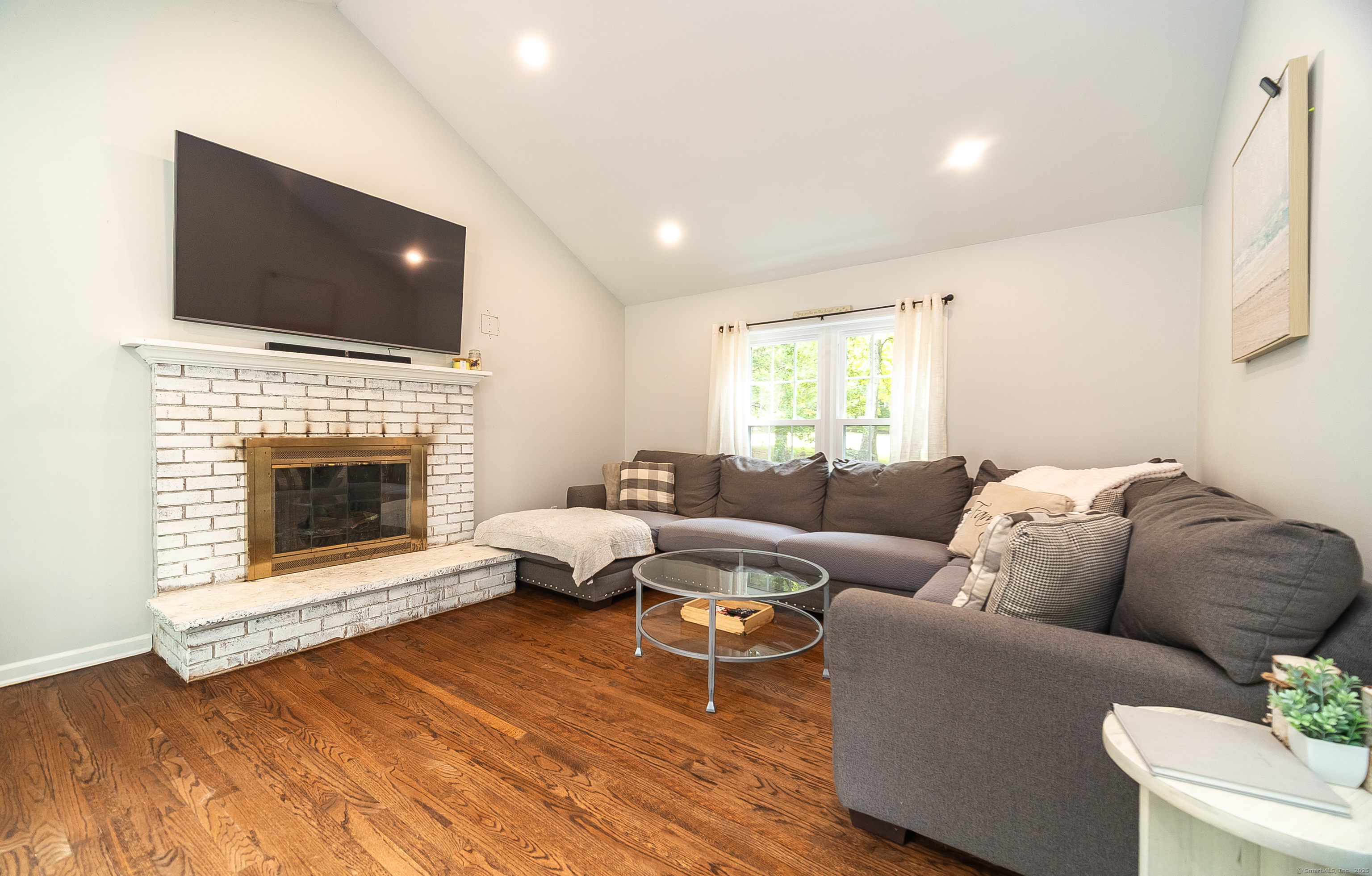 Clinton, Connecticut, 06413, United States, 3 Bedrooms Bedrooms, ,3 BathroomsBathrooms,Residential,For Sale,1939957