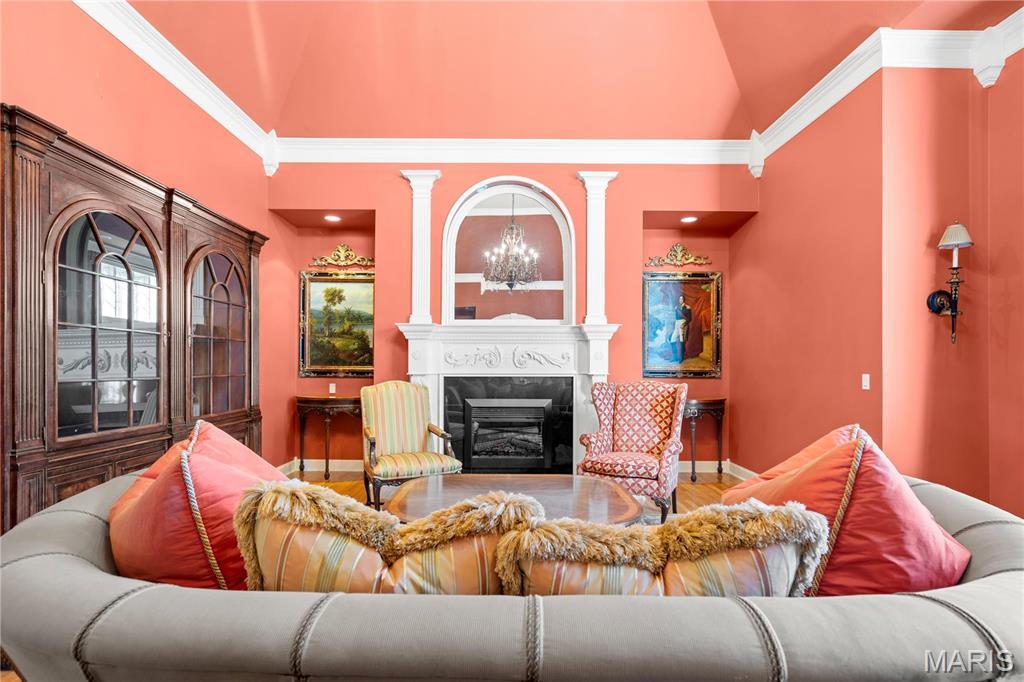 Charleston, Missouri, 63834, United States, 5 Bedrooms Bedrooms, ,4 BathroomsBathrooms,Residential,For Sale,1938215