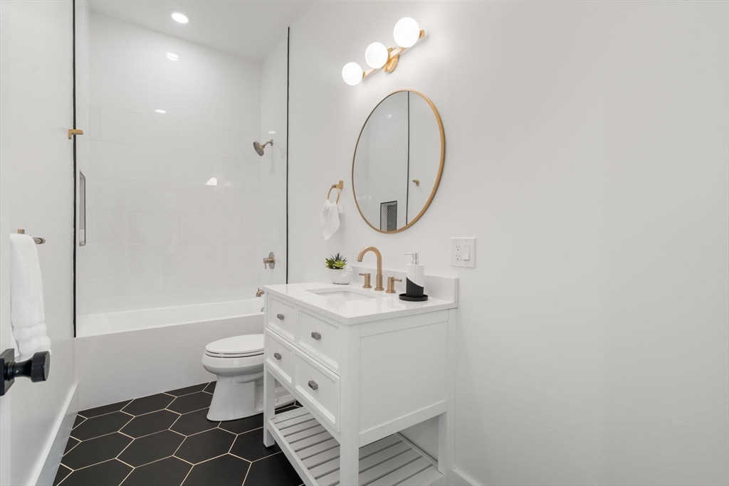 Somerville, Massachusetts, 02145, United States, 5 Bedrooms Bedrooms, ,5 BathroomsBathrooms,Residential,For Sale,1849882