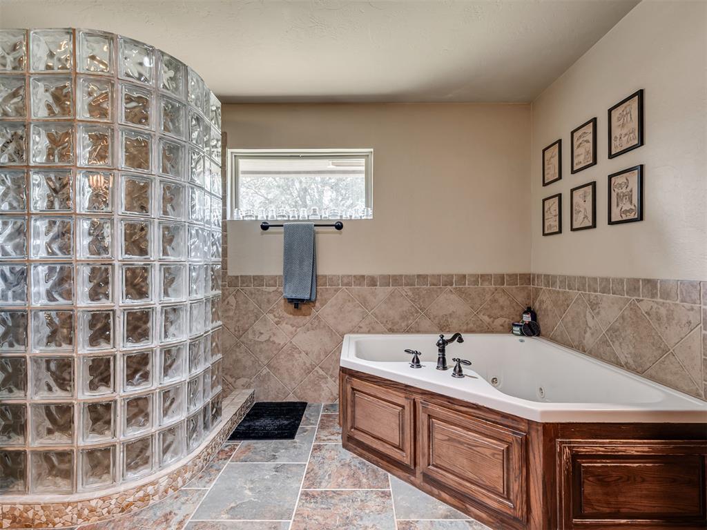 Jones, Oklahoma, 73049, United States, 4 Bedrooms Bedrooms, ,5 BathroomsBathrooms,Residential,For Sale,1987099