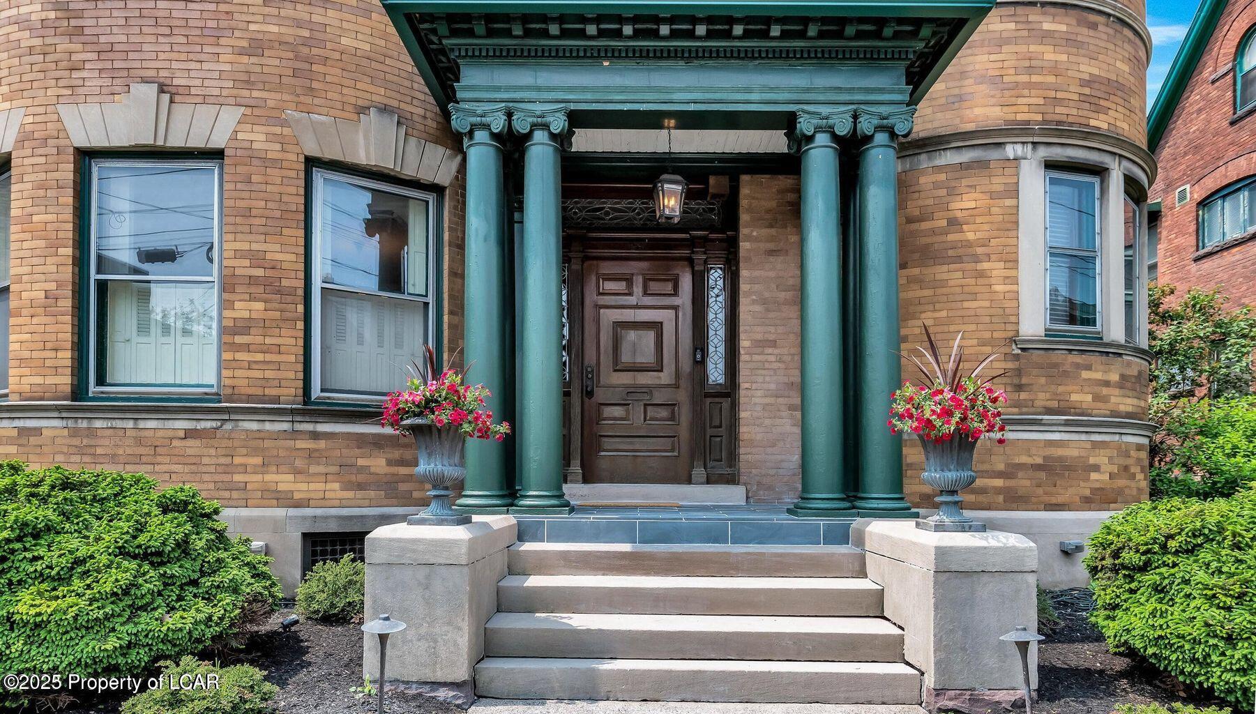 Wilkes-Barre, Pennsylvania, 18701, United States, 7 Bedrooms Bedrooms, ,3 BathroomsBathrooms,Residential,For Sale,1982709