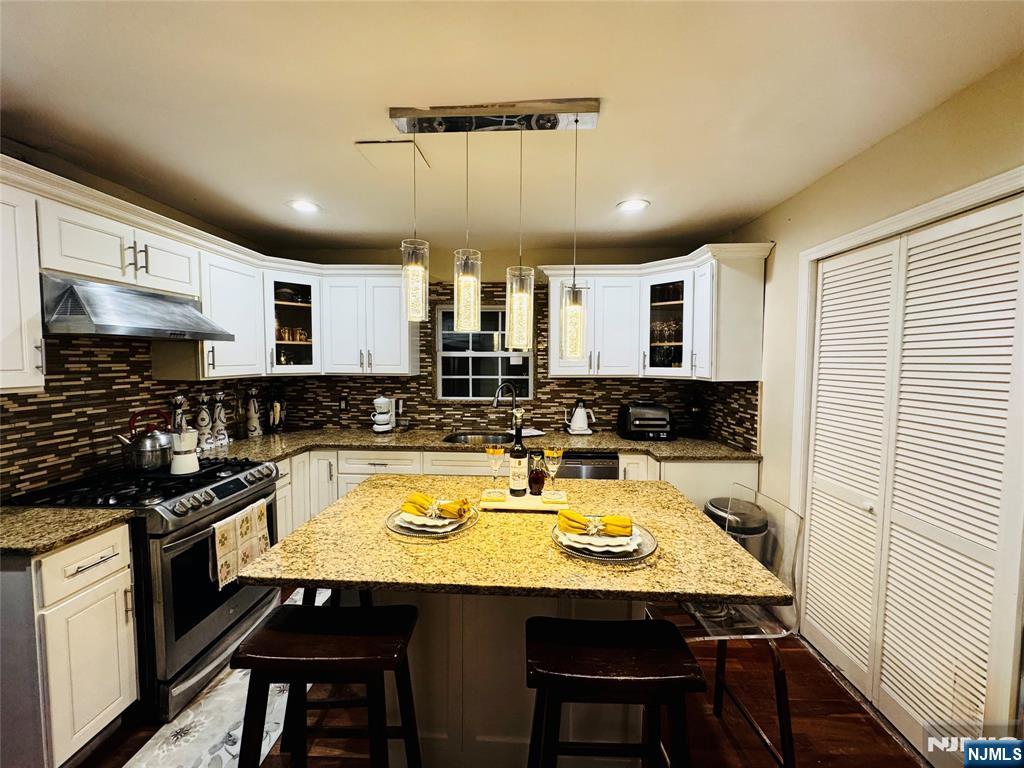 Paterson, New Jersey, 07504, United States, 4 Bedrooms Bedrooms, ,3 BathroomsBathrooms,Residential,For Sale,2001886