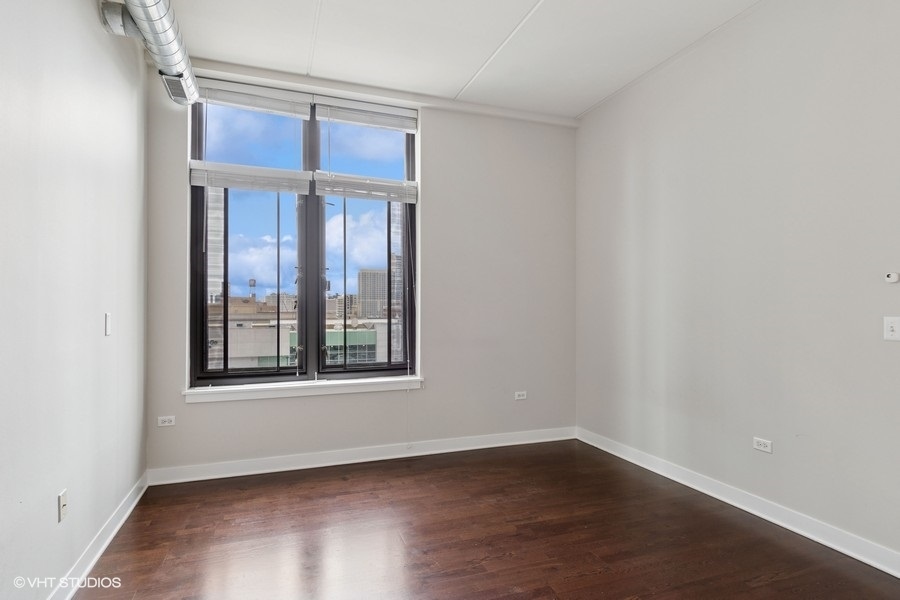 Chicago, Illinois, 60661, United States, 2 Bedrooms Bedrooms, ,2 BathroomsBathrooms,Residential,For Sale,1942571