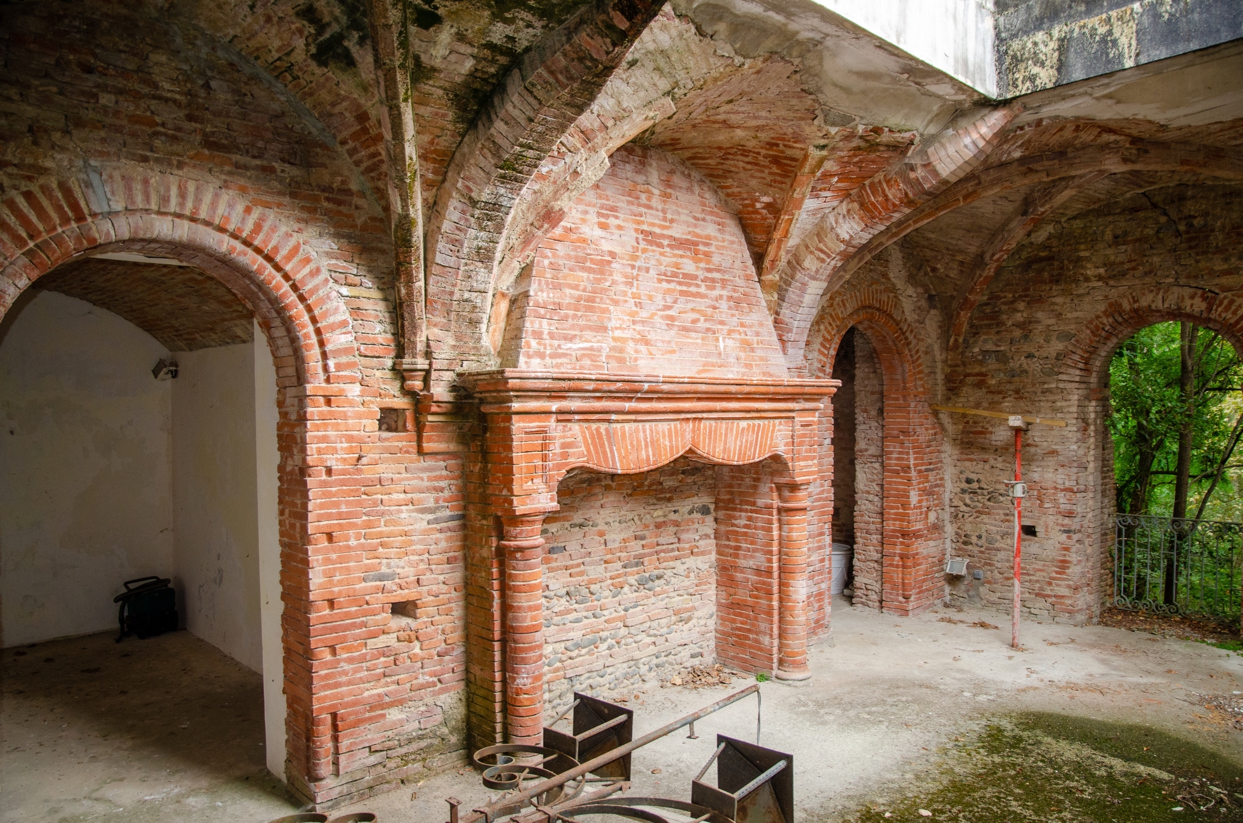  Castle XVIII with theatre and caretaker