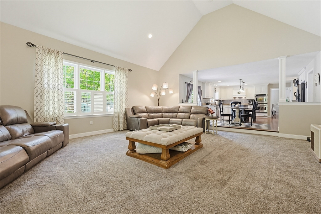 Northbridge, Massachusetts, 01534, United States, 4 Bedrooms Bedrooms, ,2 BathroomsBathrooms,Residential,For Sale,1977320