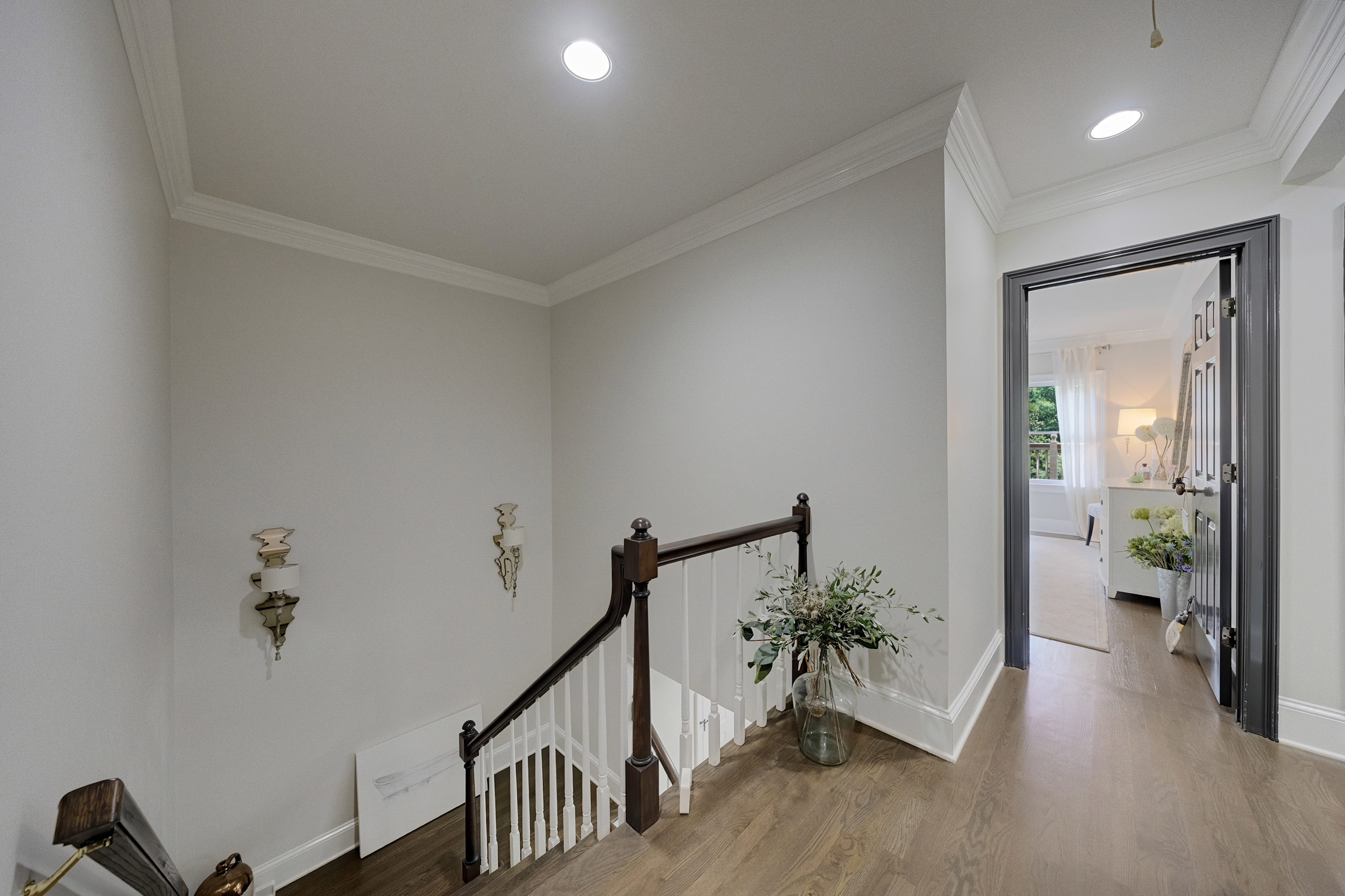  Elegantly Renovated Townhome in Gated Community - 物件實景