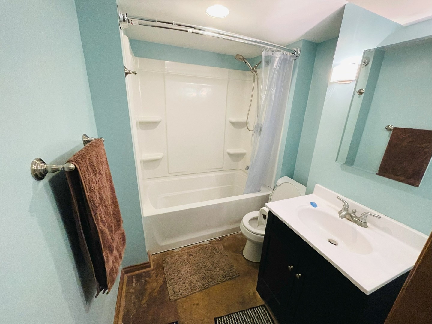 Chicago, Illinois, 60641, United States, 5 Bedrooms Bedrooms, ,3 BathroomsBathrooms,Residential,For Sale,1891255