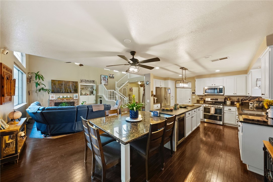 Temecula, California, 92592, United States, 3 Bedrooms Bedrooms, ,3 BathroomsBathrooms,Residential,For Sale,1927855