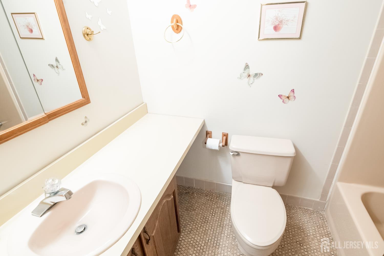 Monroe, New Jersey, 08831, United States, 6 Bedrooms Bedrooms, ,4 BathroomsBathrooms,Residential,For Sale,1916788
