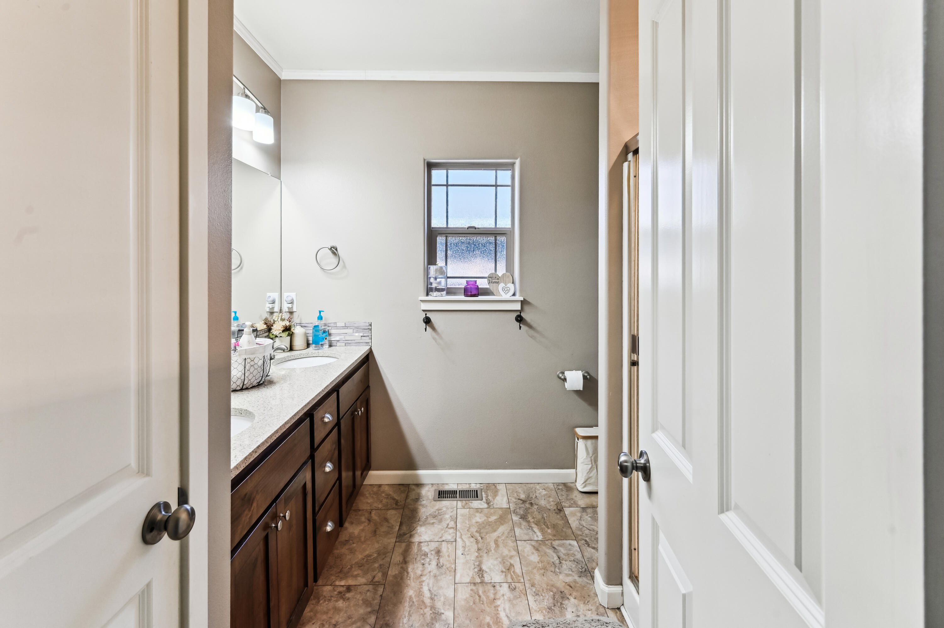 Redmond, Oregon, 97756, United States, 4 Bedrooms Bedrooms, ,3 BathroomsBathrooms,Residential,For Sale,1770354