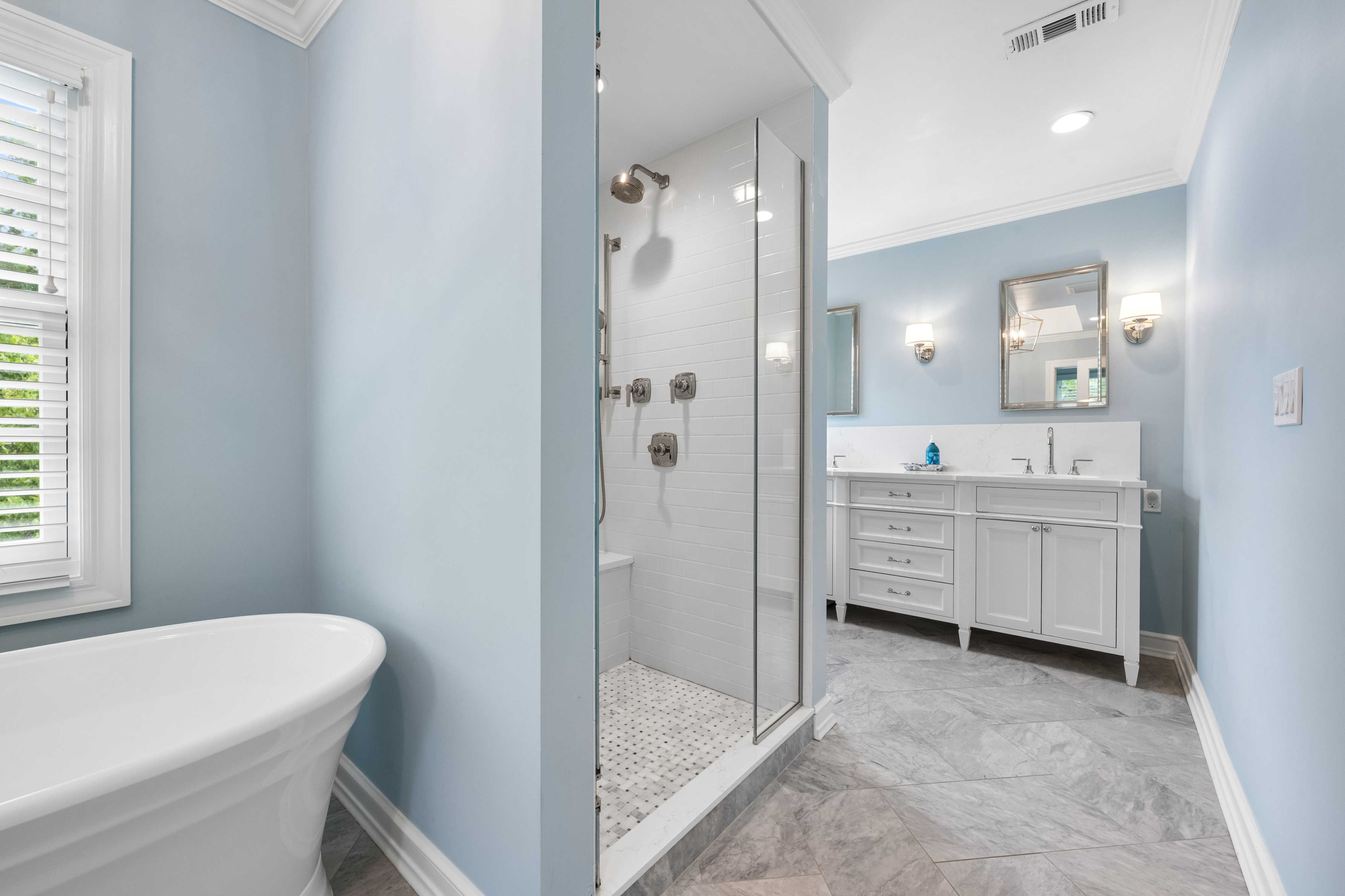  Rare, Fully Renovated, Updated Home Offering Move-In-Ready Luxury - 物件實景