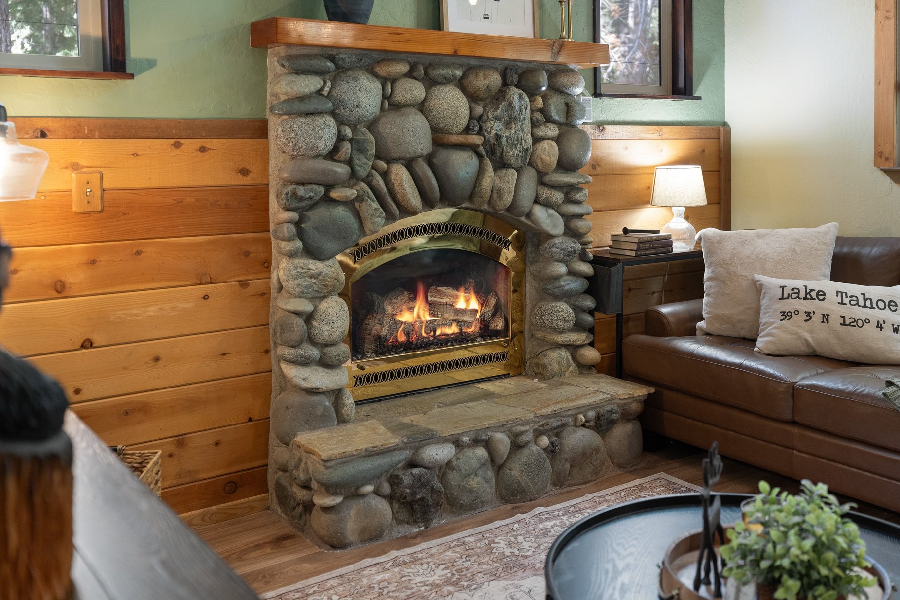  West Shore Gem - An Authentic Pineland Chalet with Detached Garage + Studio - 物件實景