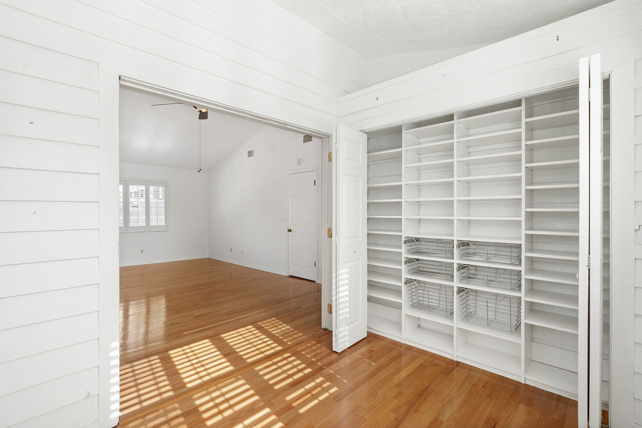 St. Peterburg, Florida, 33704, United States, 4 Bedrooms Bedrooms, ,3 BathroomsBathrooms,Residential,For Sale,2018608