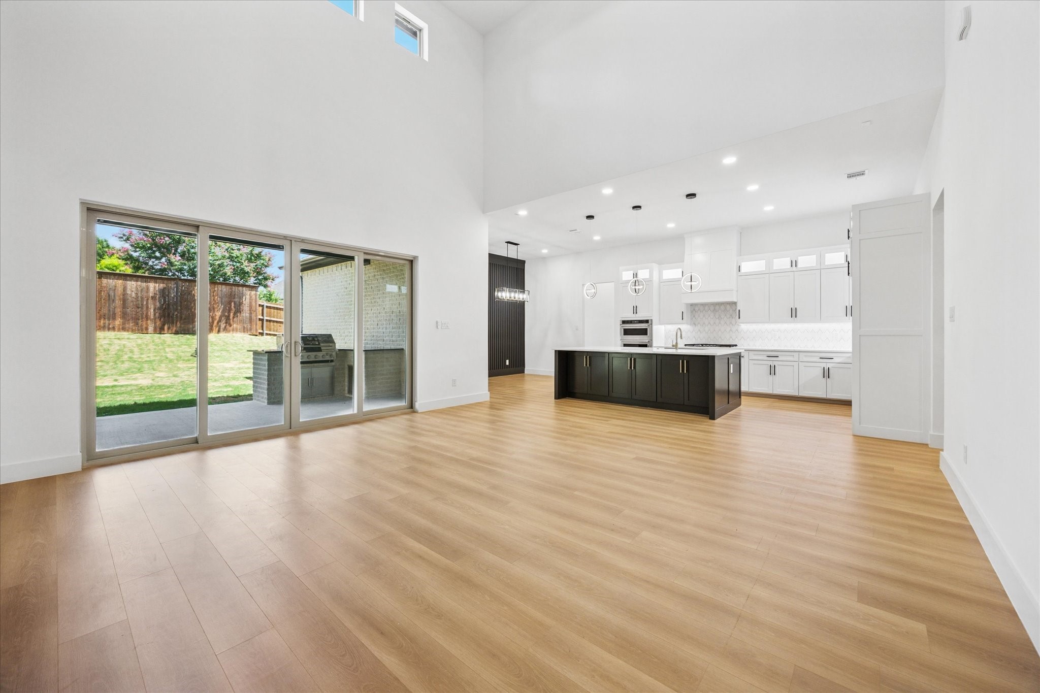 North Richland Hills, Texas, 76182, United States, 5 Bedrooms Bedrooms, ,5 BathroomsBathrooms,Residential,For Sale,1896745