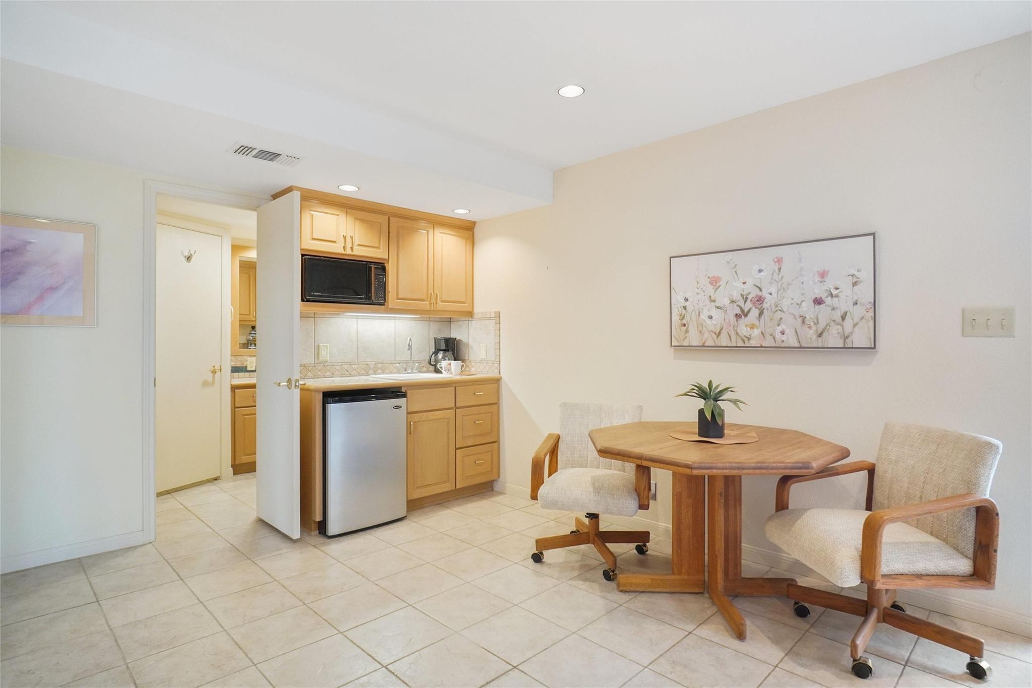 Horseshoe Bay, Texas, 78657, United States, 4 Bedrooms Bedrooms, ,4 BathroomsBathrooms,Residential,For Sale,1975051