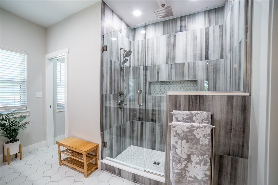 Bella Vista, Arkansas, 72714, United States, 3 Bedrooms Bedrooms, ,3 BathroomsBathrooms,Residential,For Sale,1959156