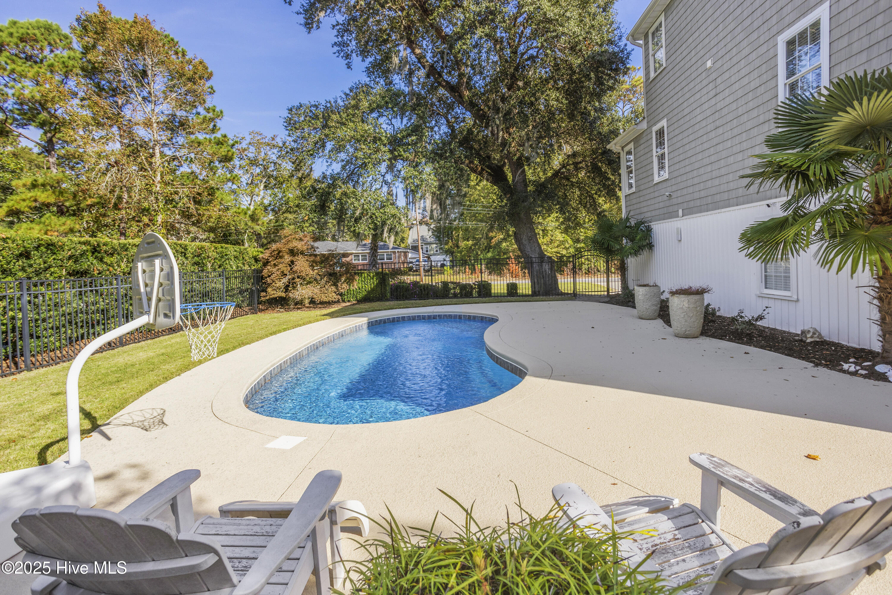 Wilmington, North Carolina, 28409, United States, 5 Bedrooms Bedrooms, ,4 BathroomsBathrooms,Residential,For Sale,1730628