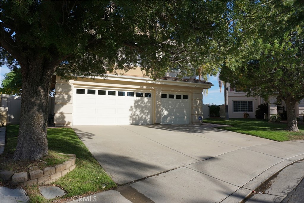 Lake Elsinore, California, 92532, United States, 4 Bedrooms Bedrooms, ,3 BathroomsBathrooms,Residential,For Sale,1988031