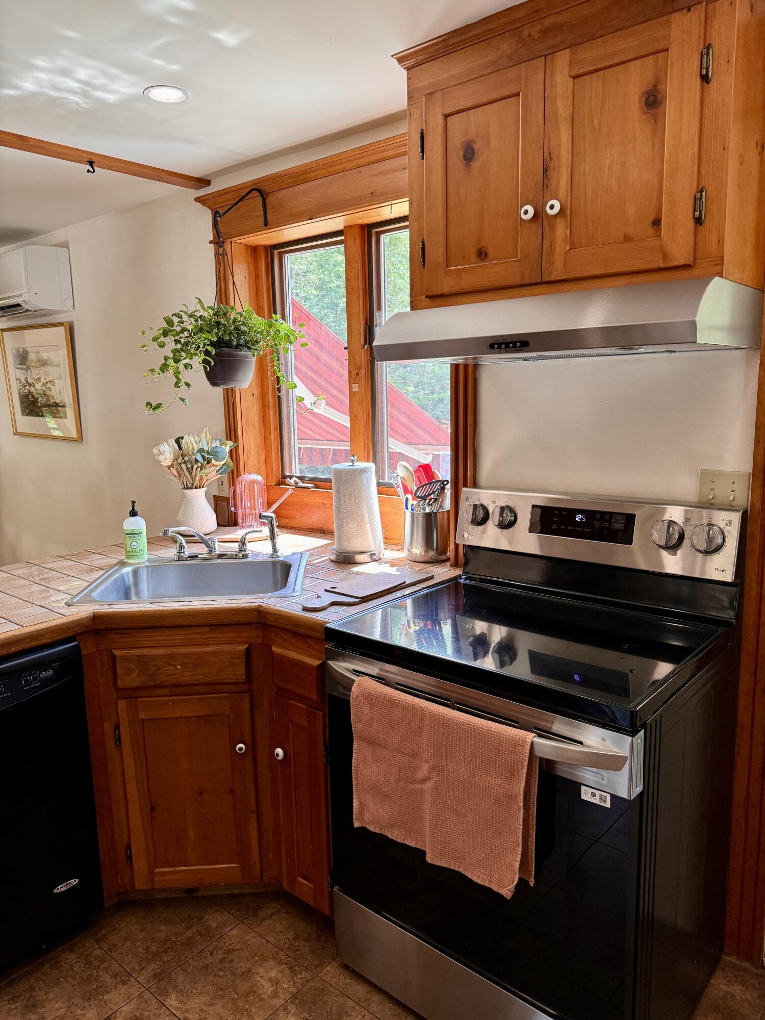 Kennebunk, Maine, 04043, United States, 3 Bedrooms Bedrooms, ,2 BathroomsBathrooms,Residential,For Sale,1891376