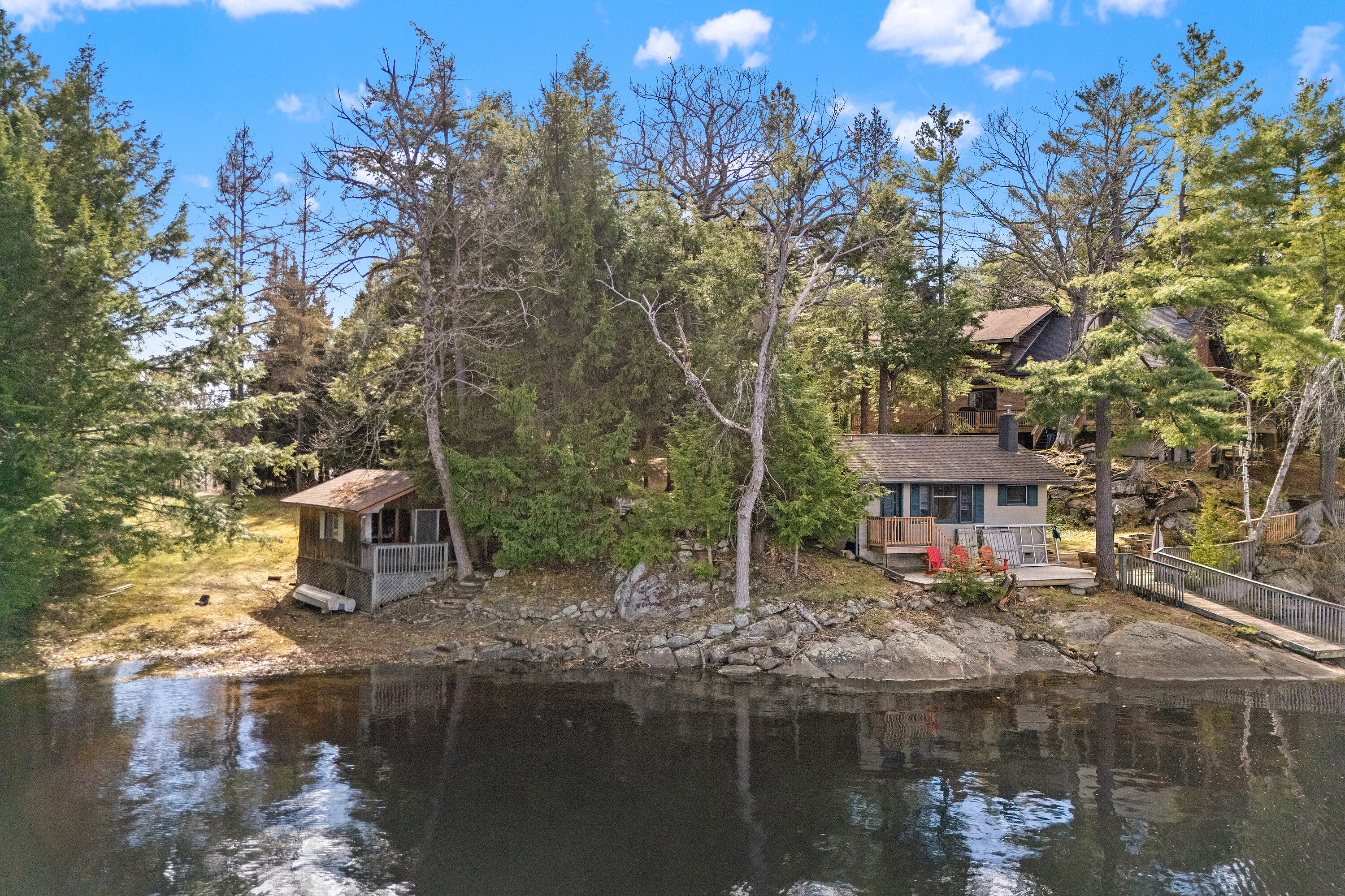  Gibson Lake Family Compound - 物件實景