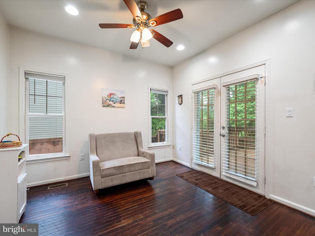 Reston, Virginia, 20194, United States, 3 Bedrooms Bedrooms, ,4 BathroomsBathrooms,Residential,For Sale,1869316