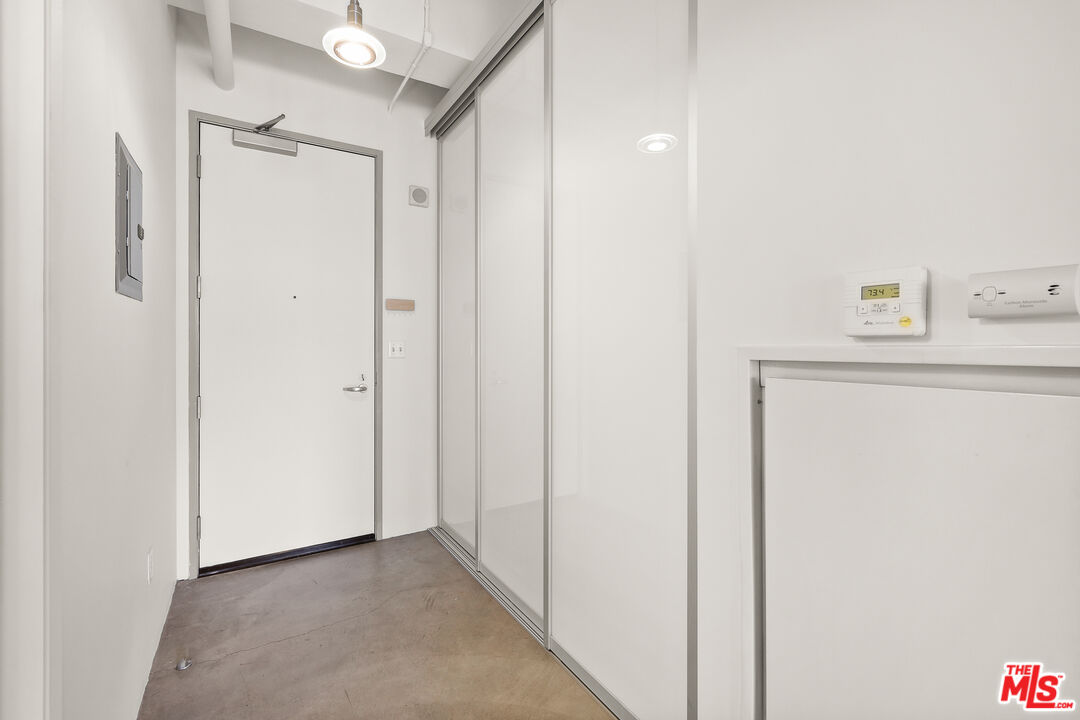 Los Angeles, California, 90014, United States, 1 Bedroom Bedrooms, ,1 BathroomBathrooms,Residential,For Sale,1705578