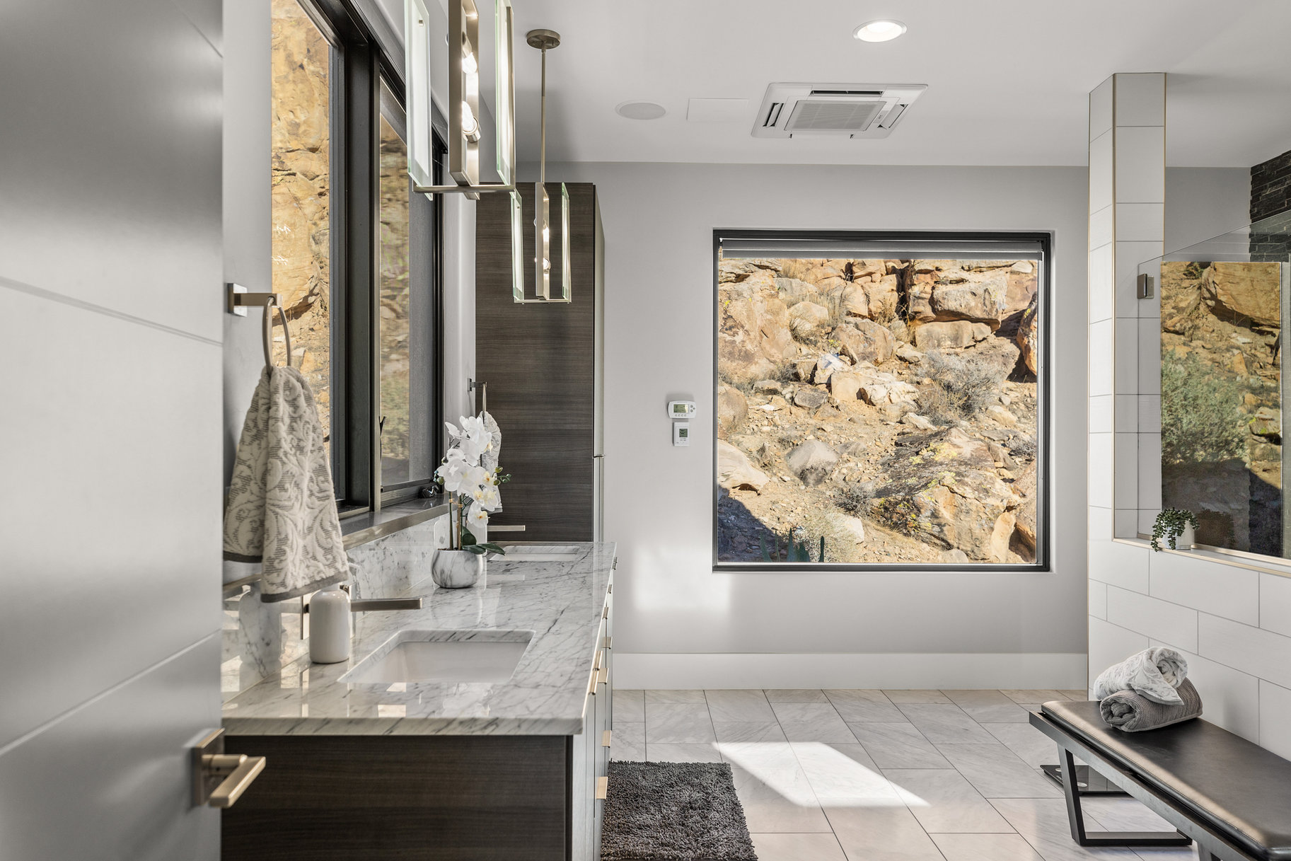  Modern Masterpiece With Breathtaking Mountain Views - 物件實景