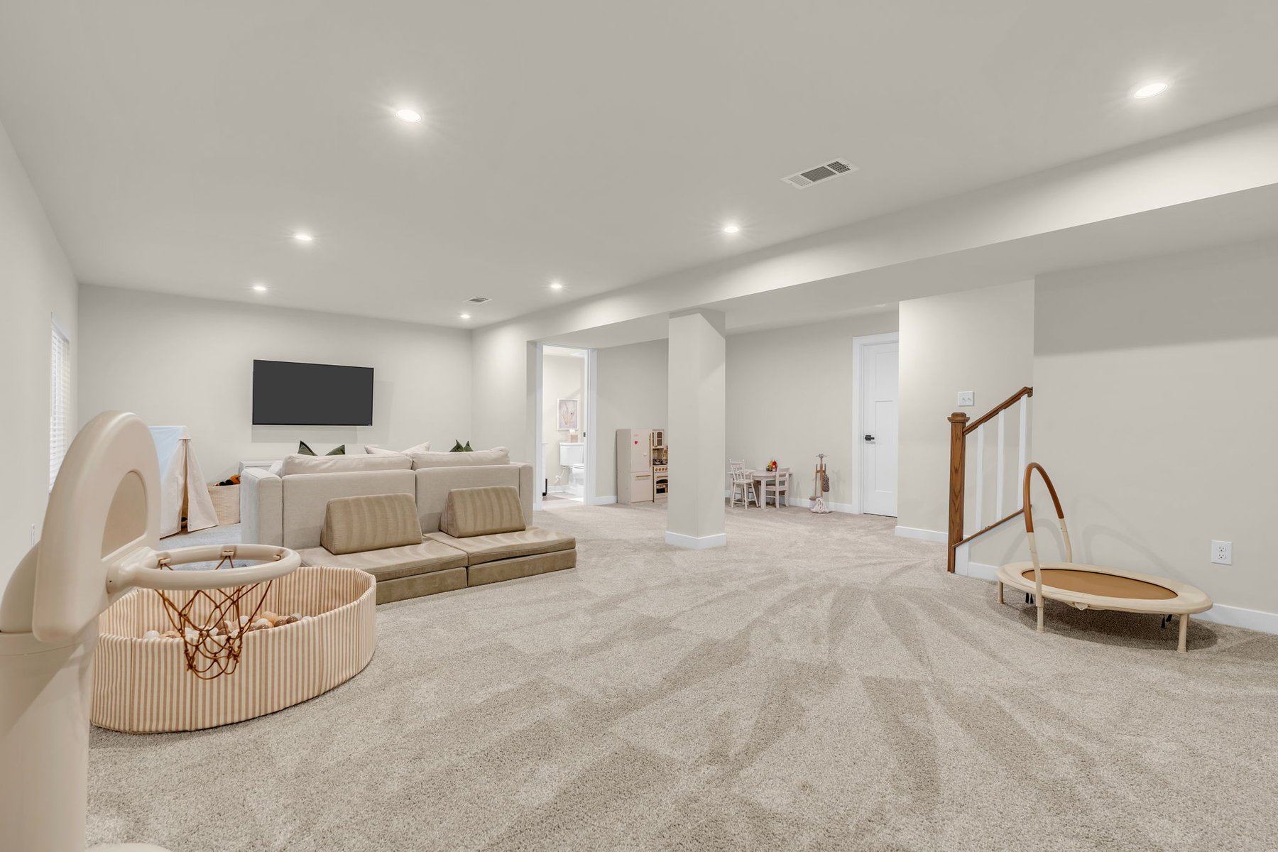  Newer Construction Home with Sophisticated Designer Upgrades - 物件實景