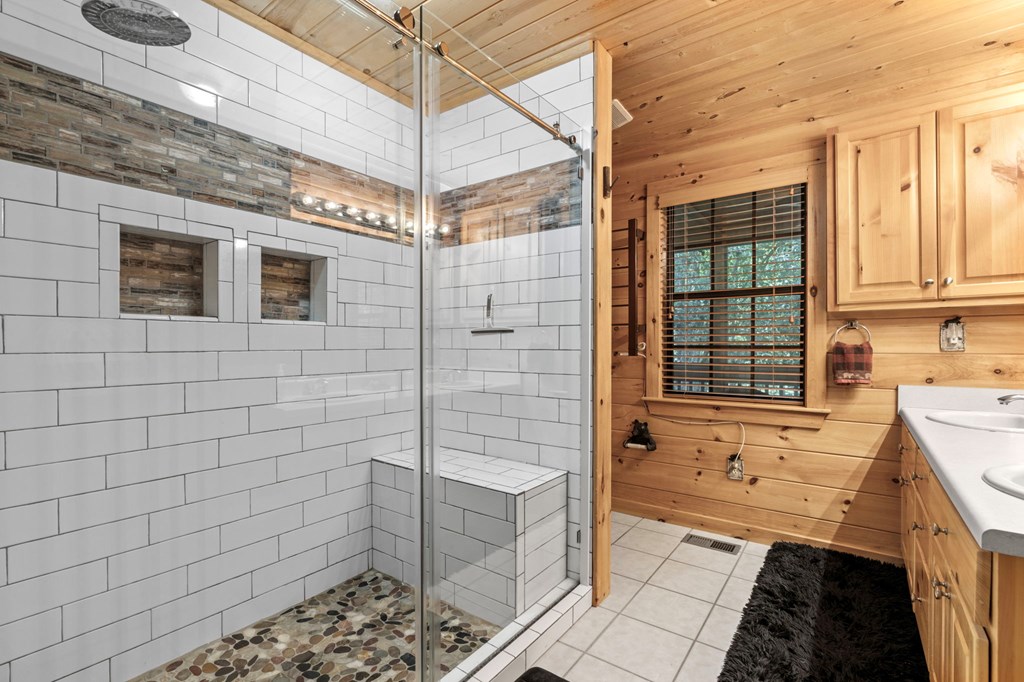 Blue Ridge, Georgia, 30513, United States, 3 Bedrooms Bedrooms, ,3 BathroomsBathrooms,Residential,For Sale,1980618