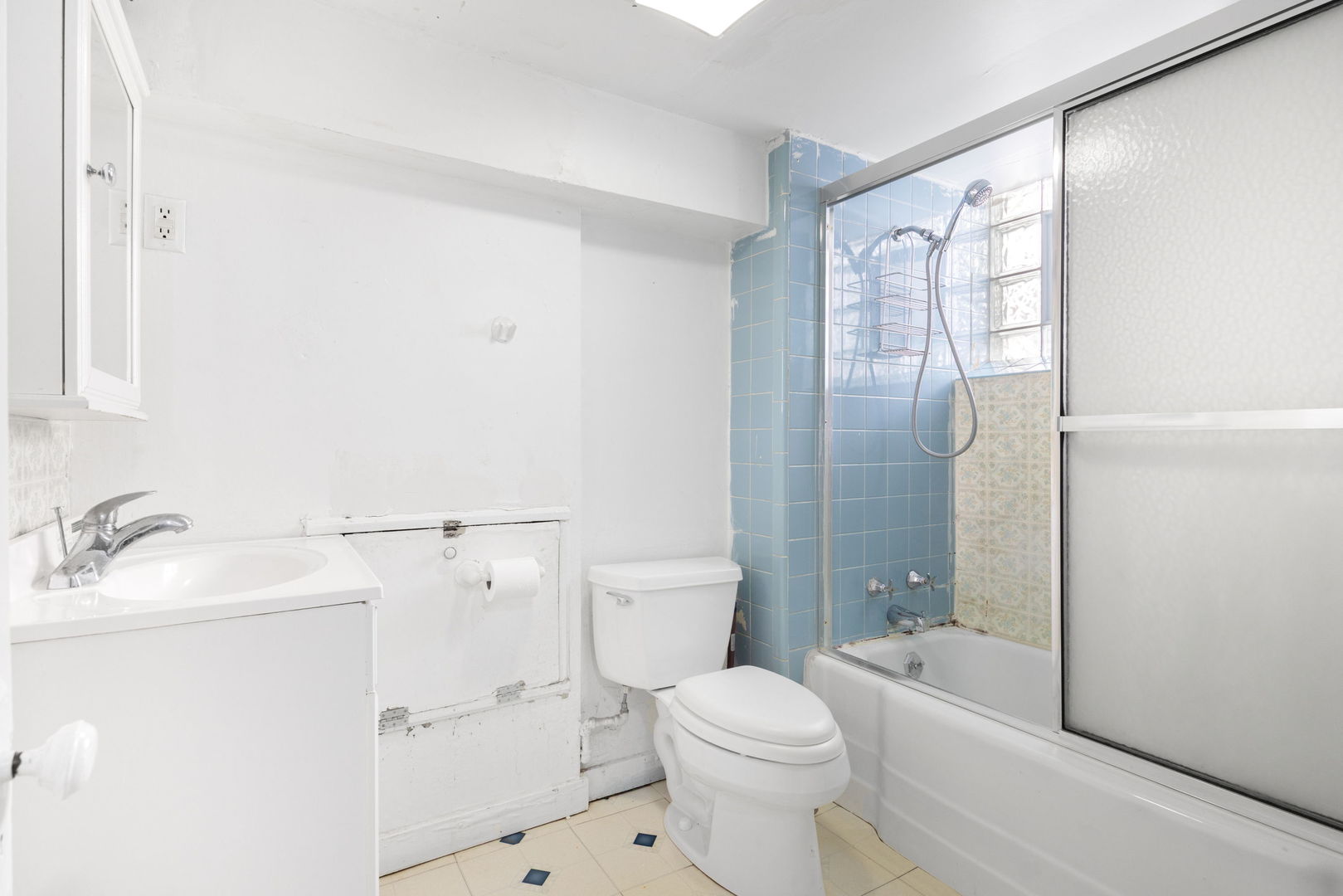 Oak Park, Illinois, 60304, United States, 4 Bedrooms Bedrooms, ,3 BathroomsBathrooms,Residential,For Sale,1966946