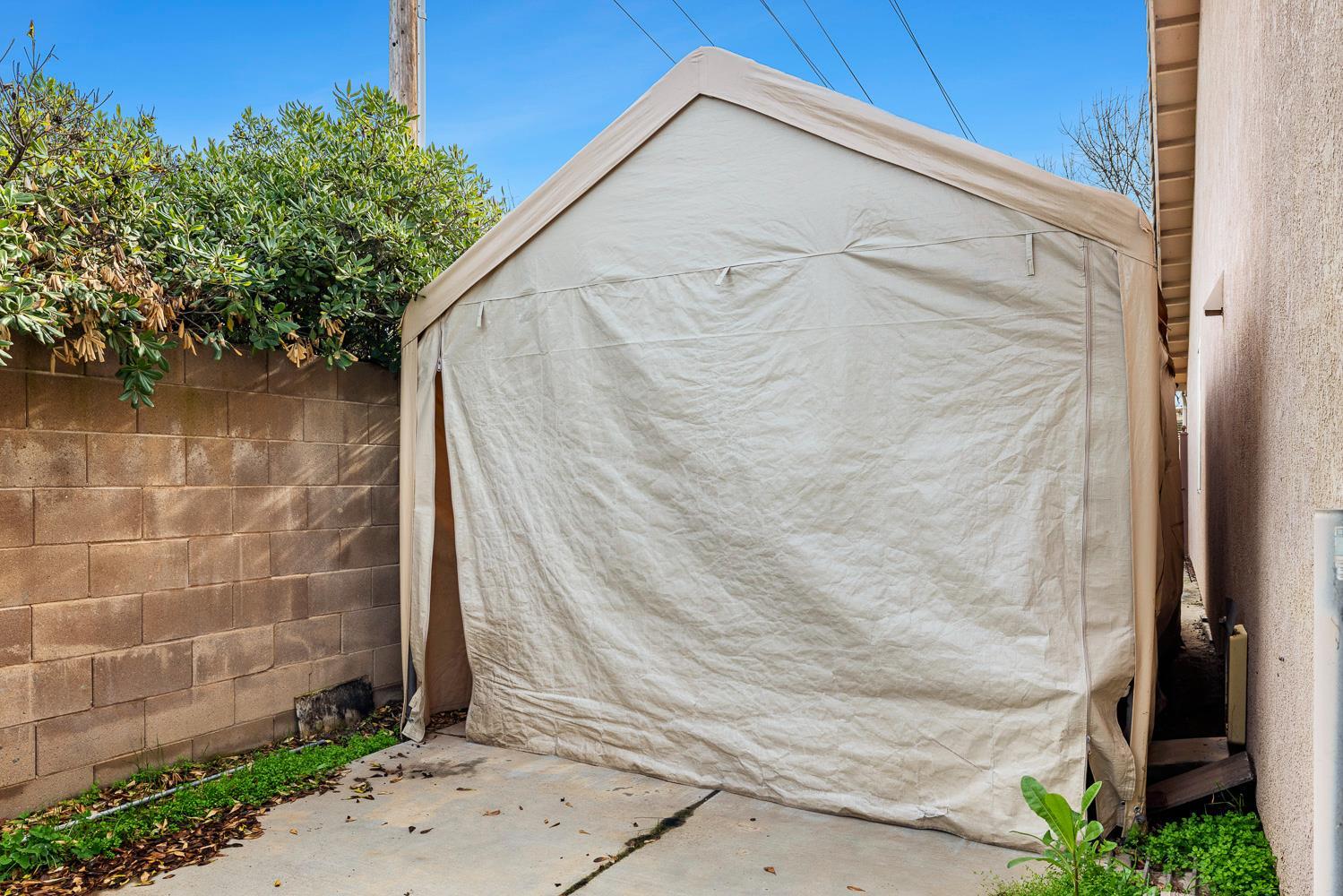 Fresno, California, 93727, United States, 4 Bedrooms Bedrooms, ,2 BathroomsBathrooms,Residential,For Sale,2008580