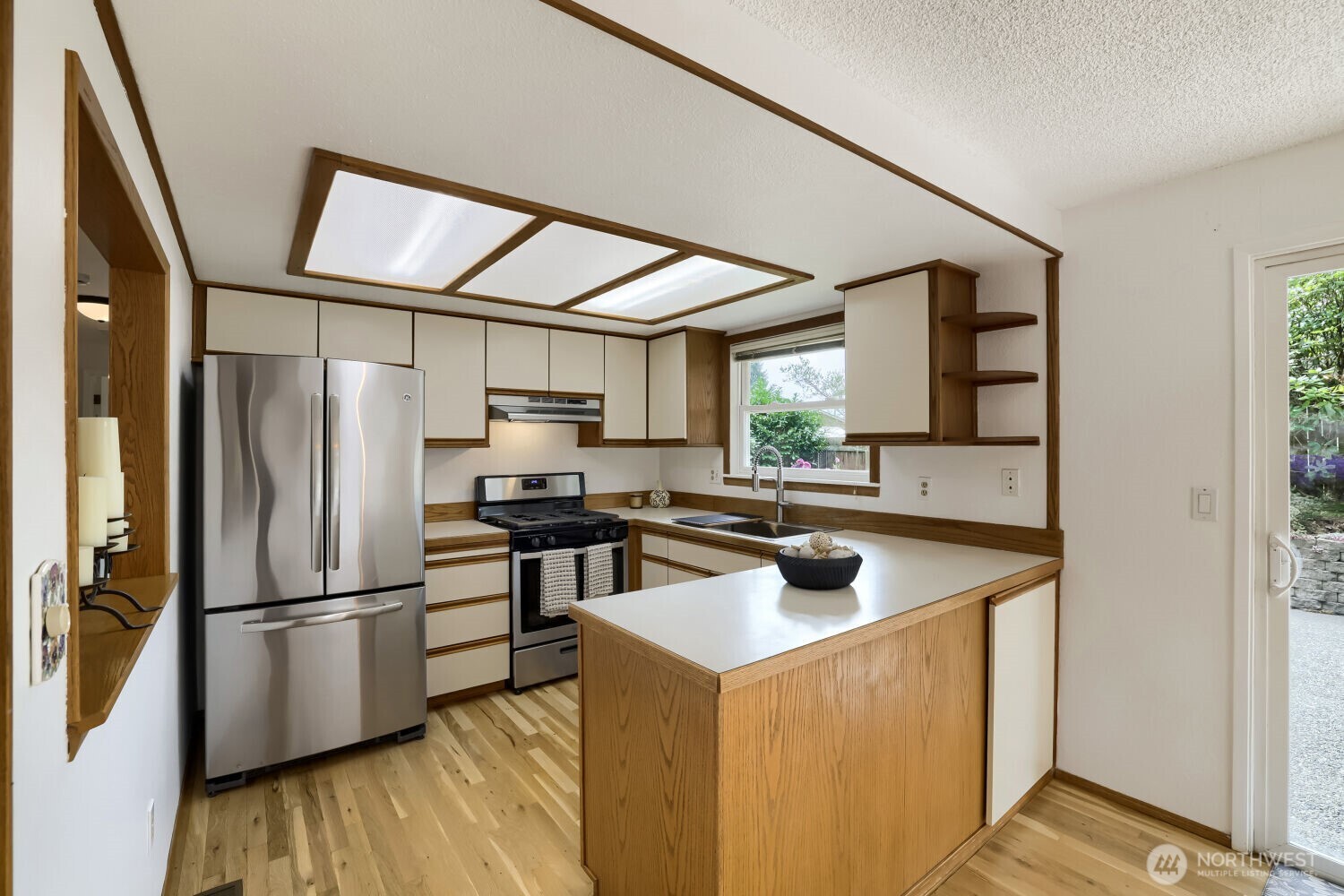Everett, Washington, 98208, United States, 3 Bedrooms Bedrooms, ,1 BathroomBathrooms,Residential,For Sale,2036475