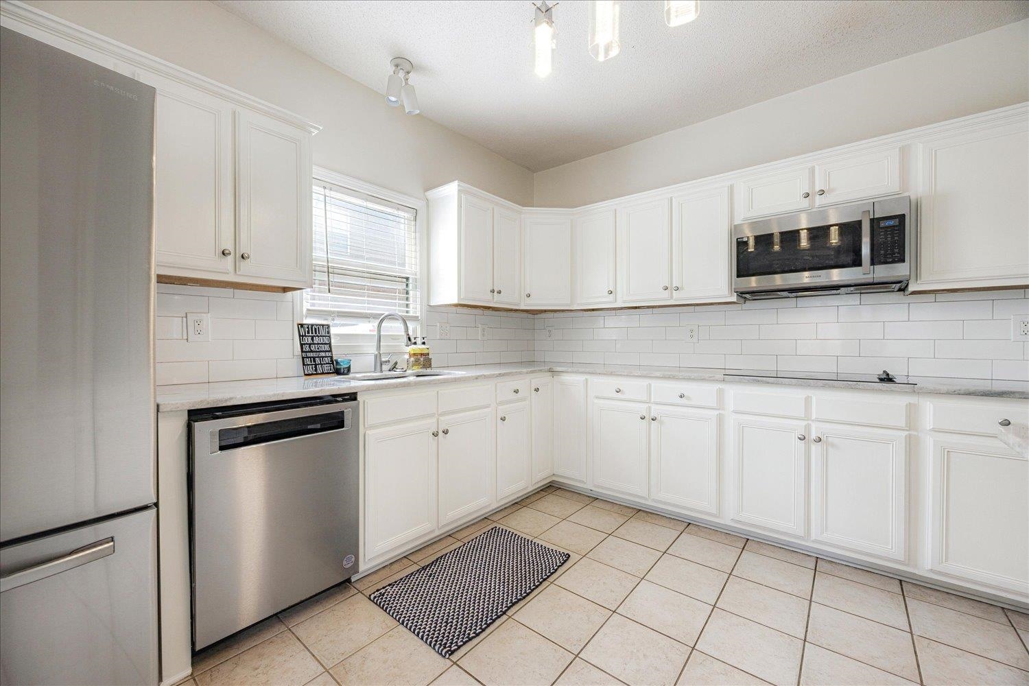 Lakeland, Tennessee, 38002, United States, 5 Bedrooms Bedrooms, ,3 BathroomsBathrooms,Residential,For Sale,1866419