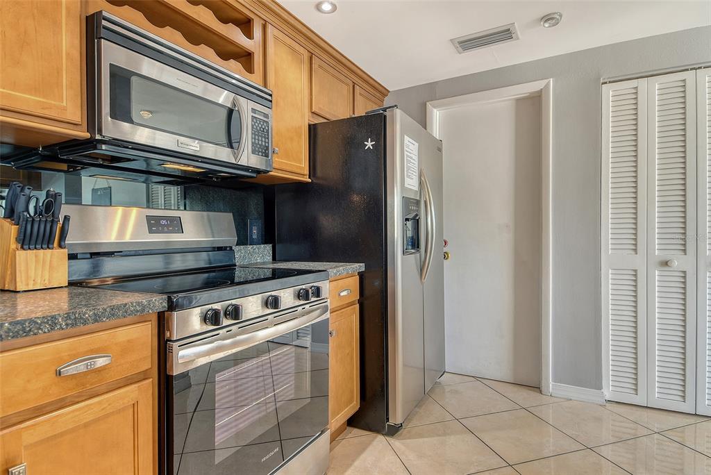 Sarasota, Florida, 34242, United States, 2 Bedrooms Bedrooms, ,3 BathroomsBathrooms,Residential,For Sale,1999014