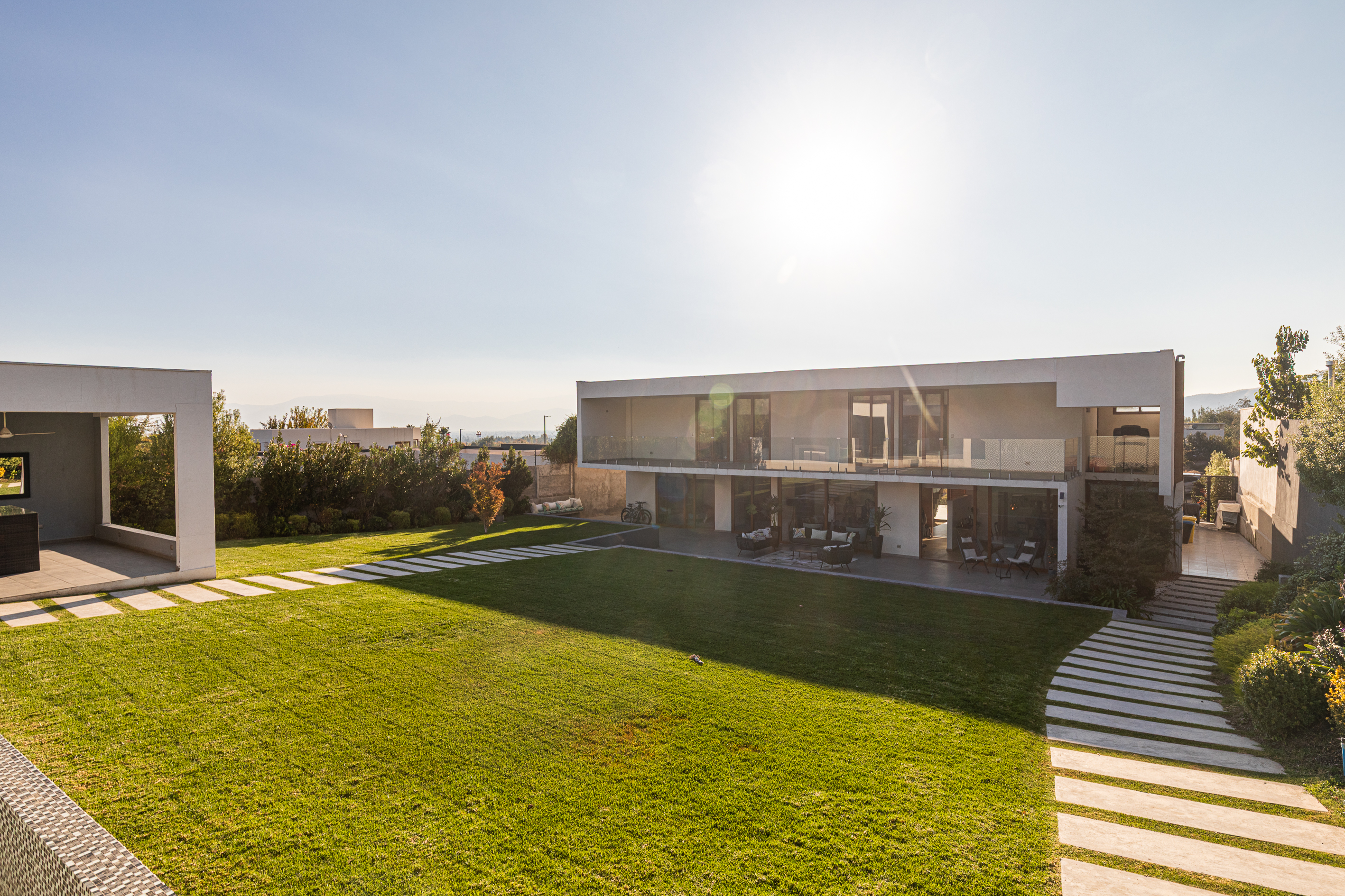  Mediterranean-style home with a barbecue are and swimming pool - 物件實景