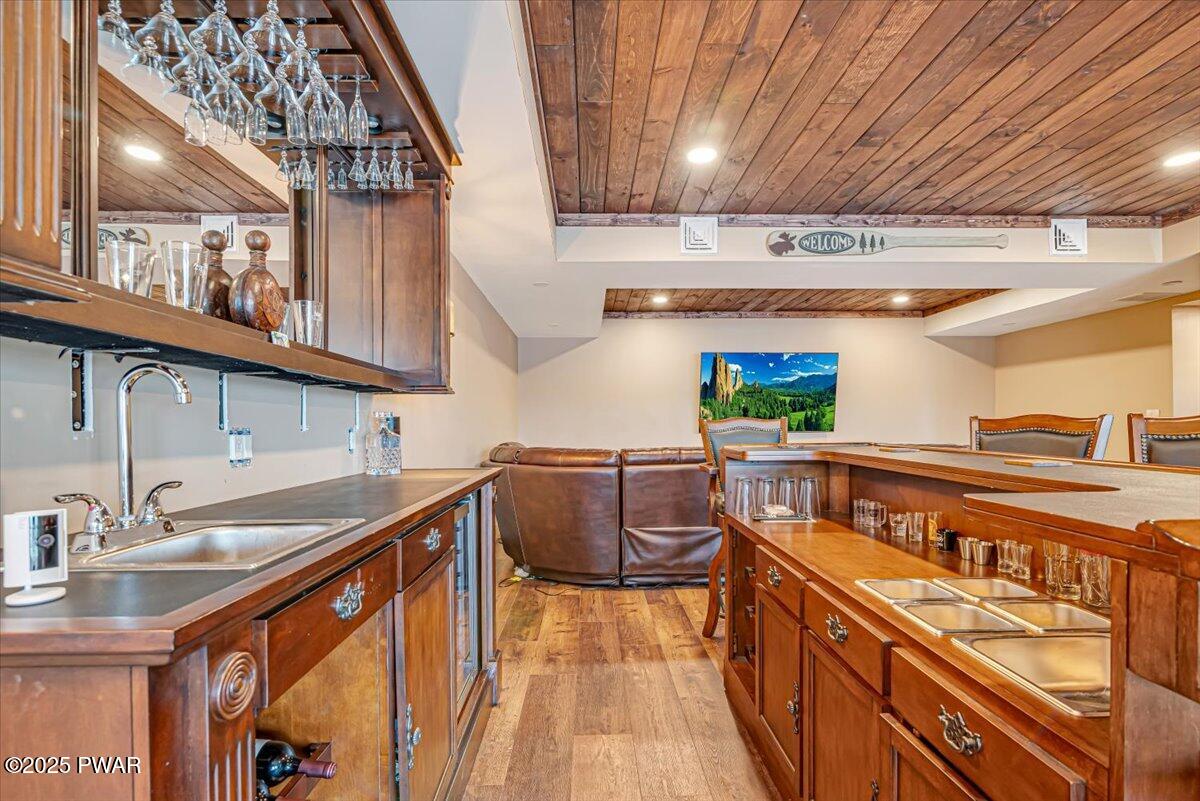 Lake Ariel, Pennsylvania, 18436, United States, 6 Bedrooms Bedrooms, ,4 BathroomsBathrooms,Residential,For Sale,2005698