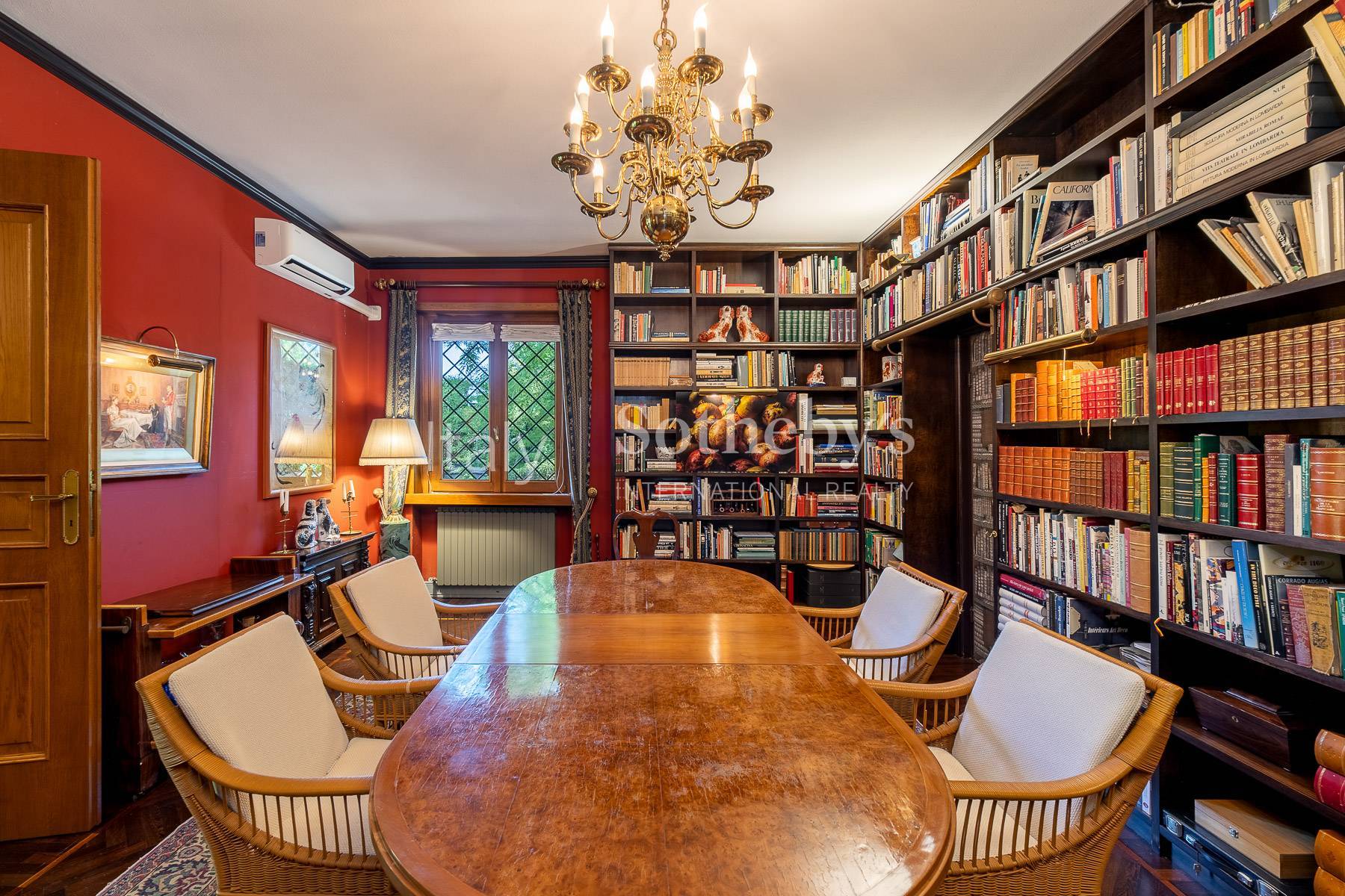  Prestigious residence with a magnificent landscaped garden. - 物件實景