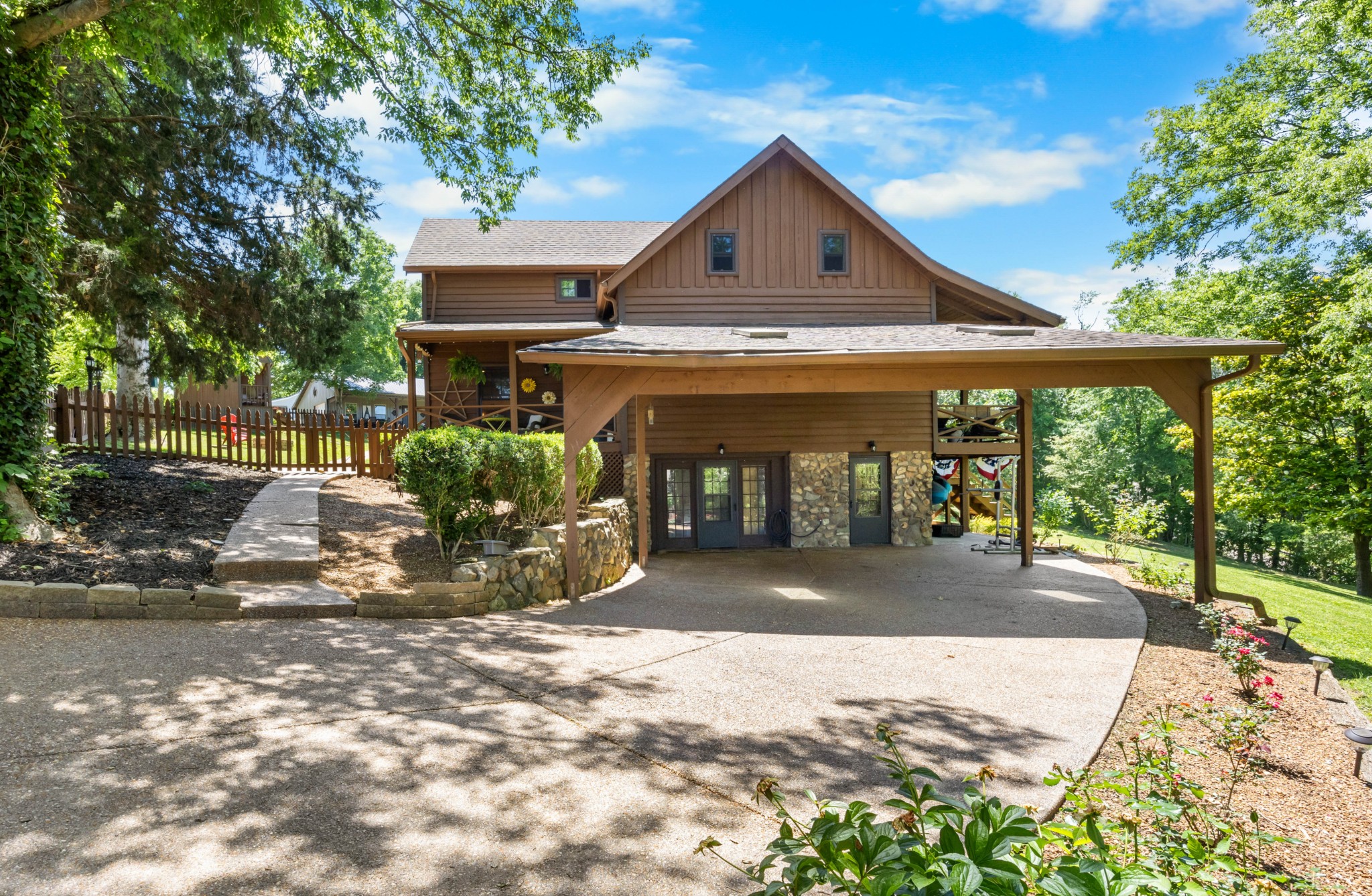 Dover, Tennessee, 37058, United States, 4 Bedrooms Bedrooms, ,3 BathroomsBathrooms,Residential,For Sale,1915564
