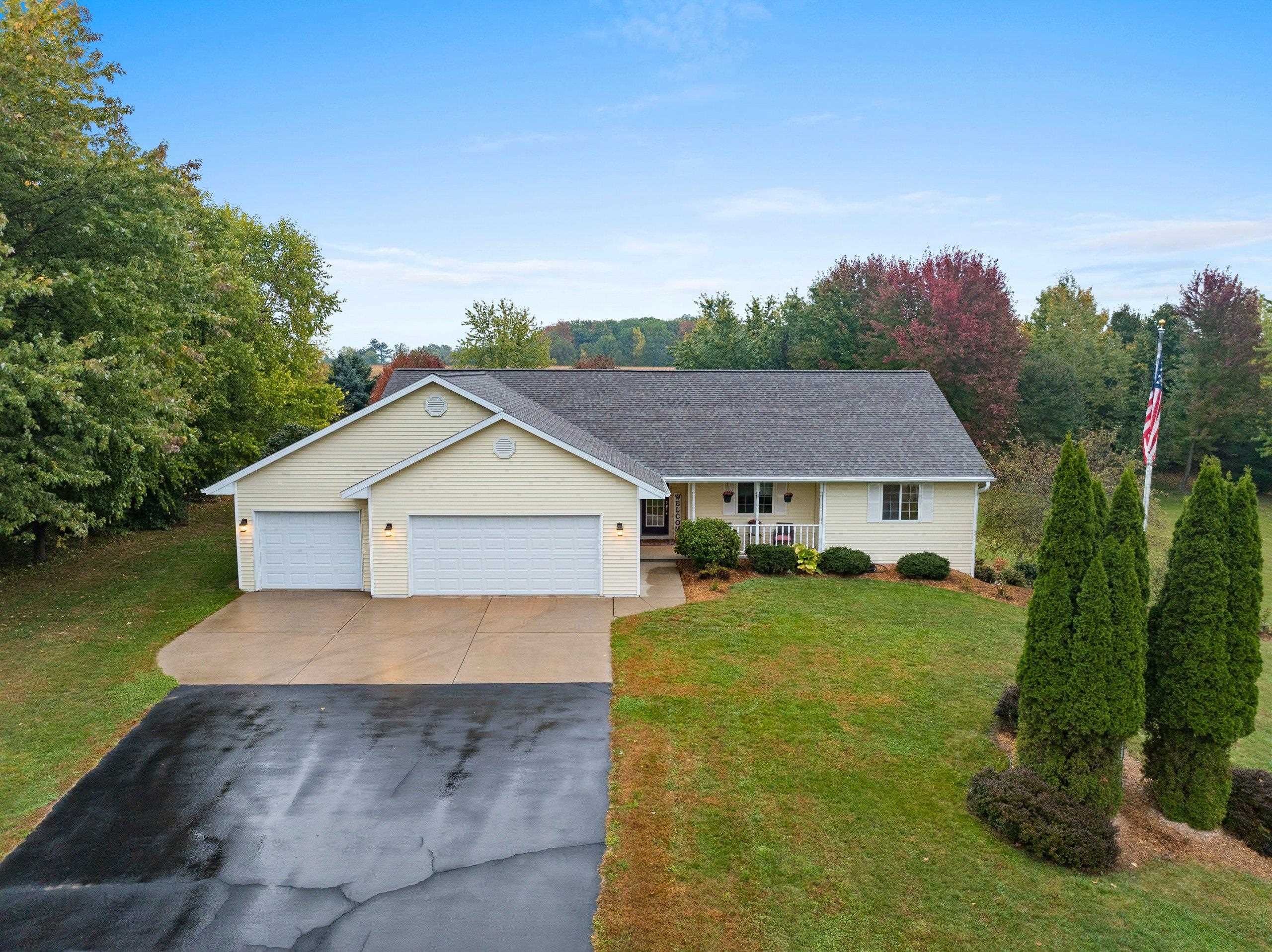 SOBIESKI, Wisconsin, 54171, United States, 5 Bedrooms Bedrooms, ,3 BathroomsBathrooms,Residential,For Sale,1965395