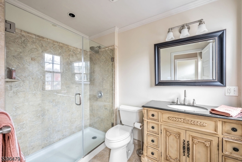 West Milford Twp., New Jersey, 07421, United States, 4 Bedrooms Bedrooms, ,3 BathroomsBathrooms,Residential,For Sale,1992089