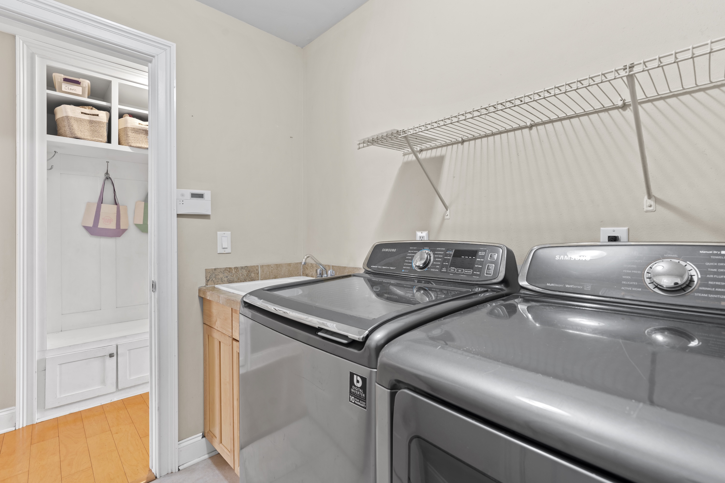  Desirable Pabst Farms Four Bedroom Colonial - 物件實景