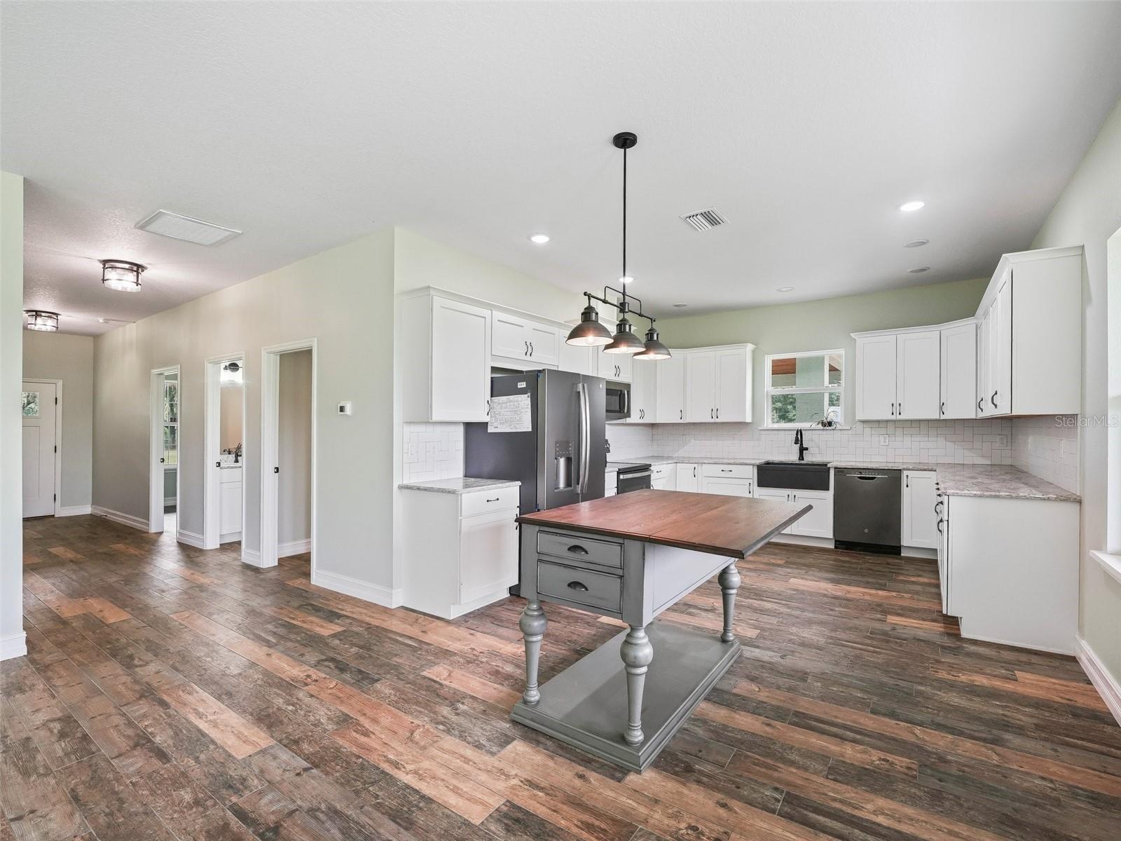 Bushnell, Florida, 33513, United States, 2 Bedrooms Bedrooms, ,2 BathroomsBathrooms,Residential,For Sale,1894339