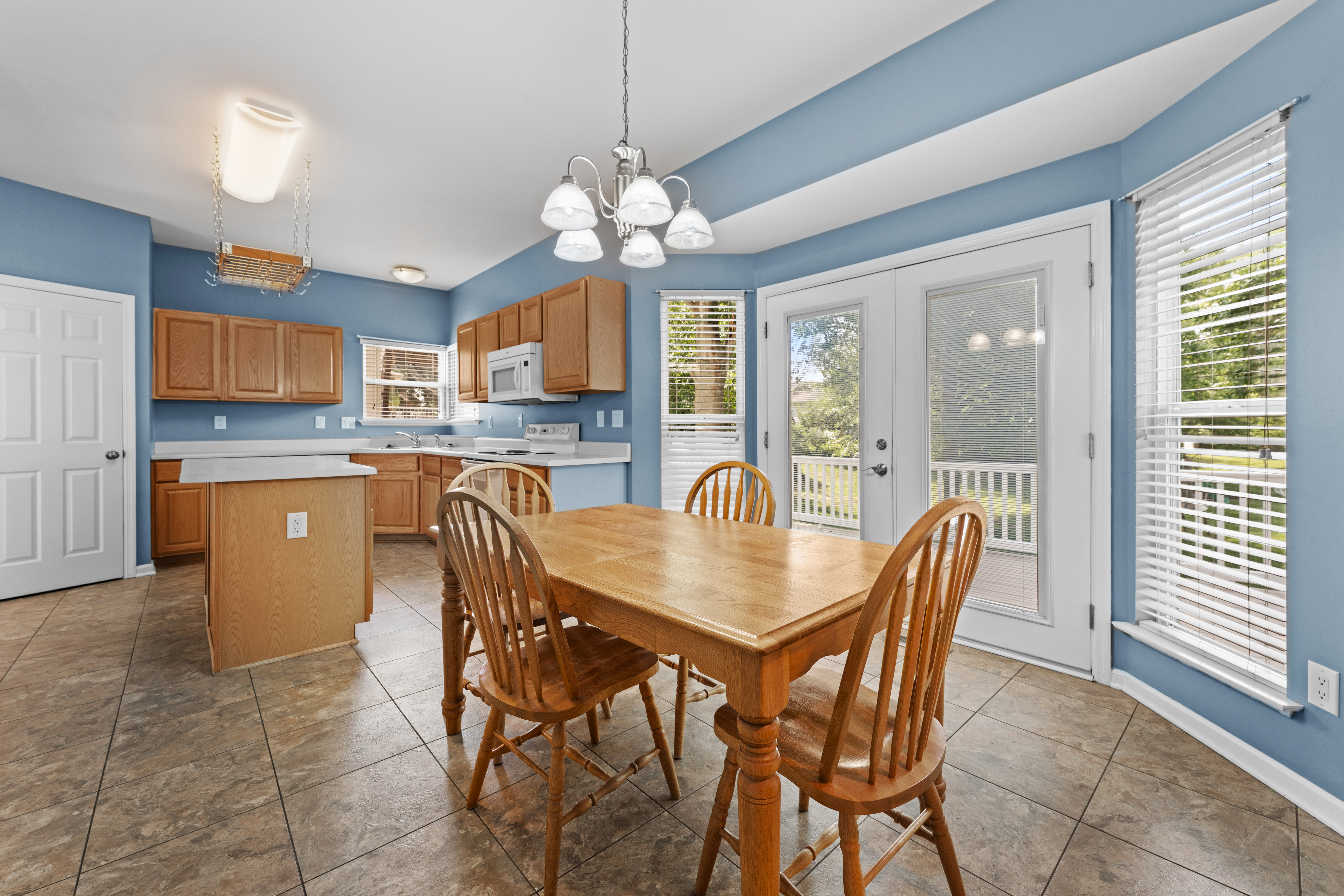  Beautifully maintained 2-story home. - 物件實景