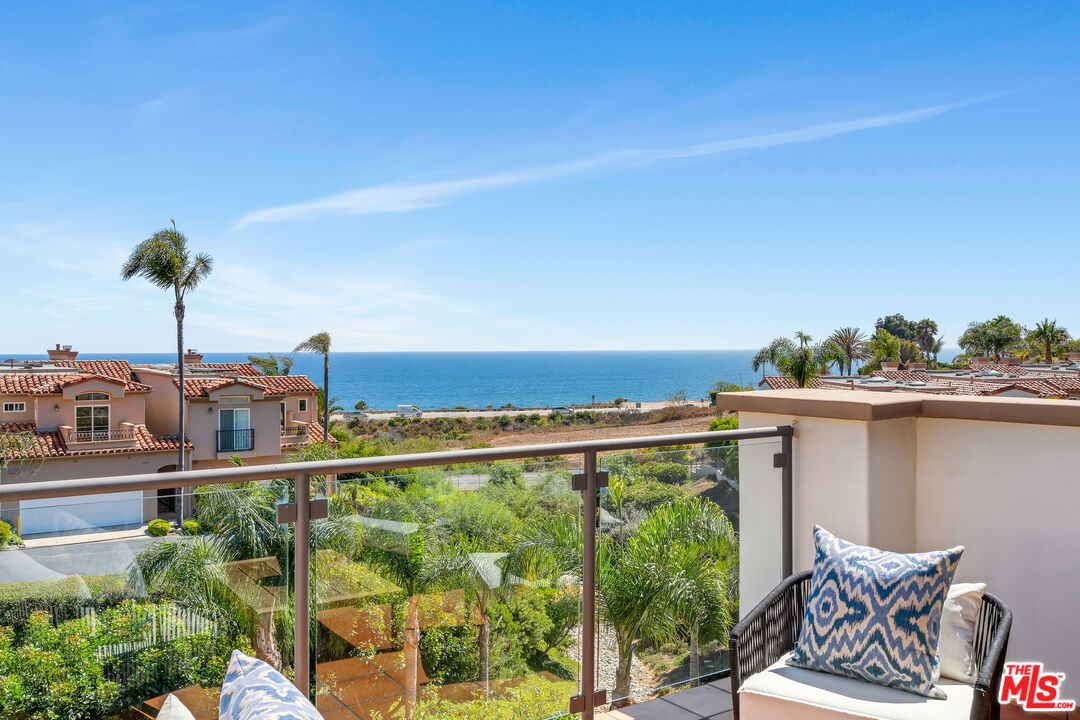 Malibu, California, 90265, United States, 2 Bedrooms Bedrooms, ,3 BathroomsBathrooms,Residential,For Sale,1902662