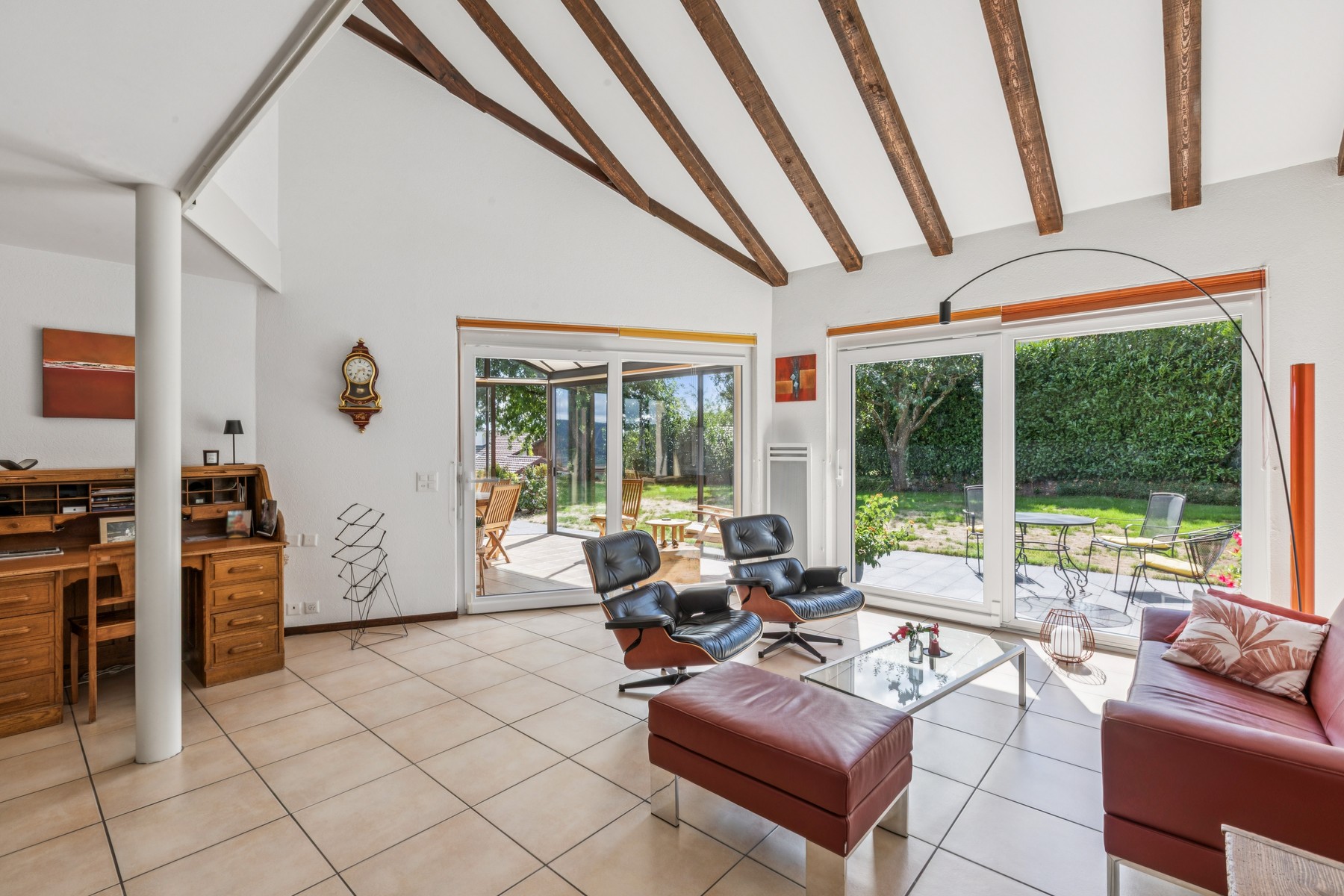  Stunning detached villa with a beautiful garden and 2 enclosed garages - 物件實景