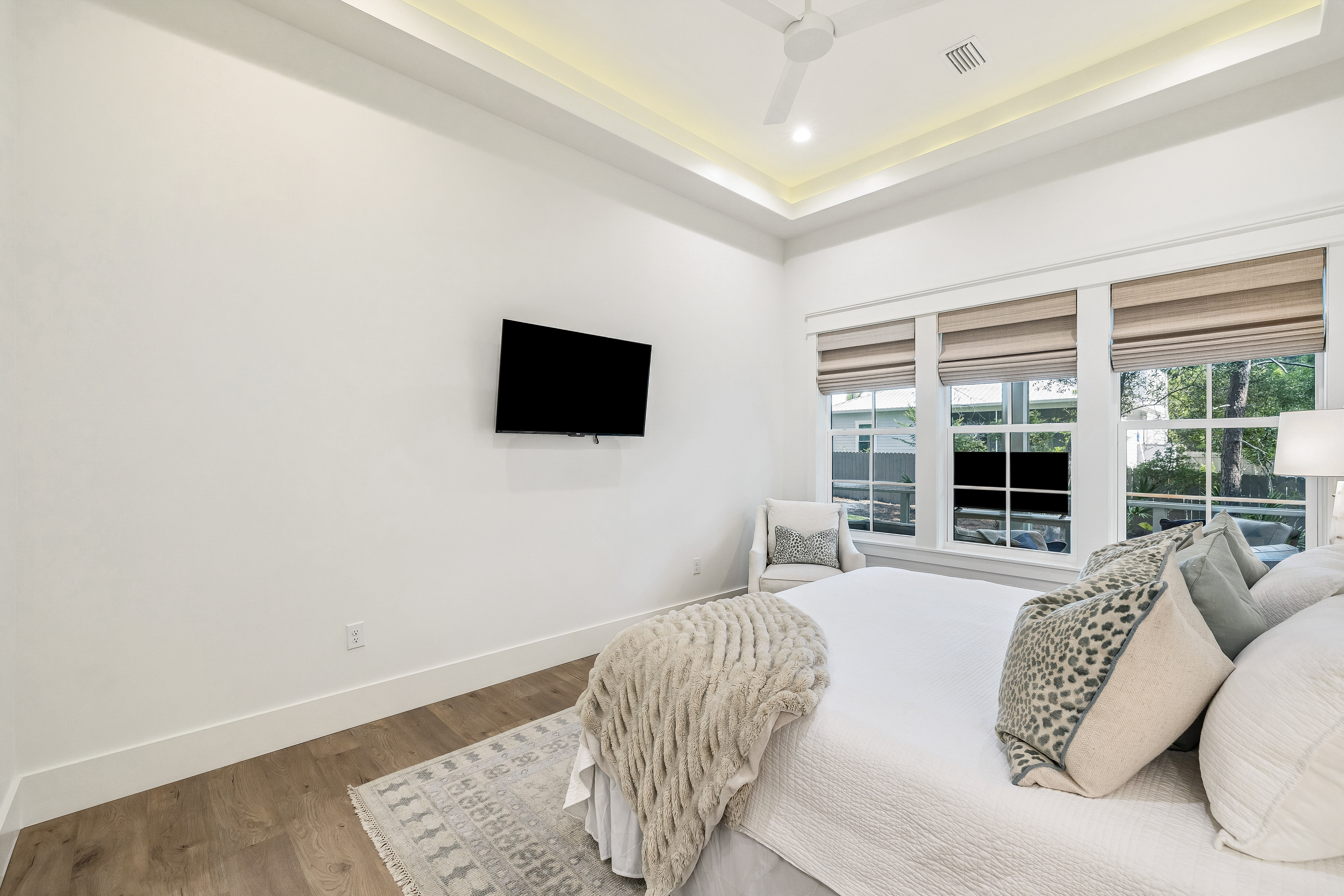  Custom Coastal Luxury with Walkable Beach Access - 物件實景