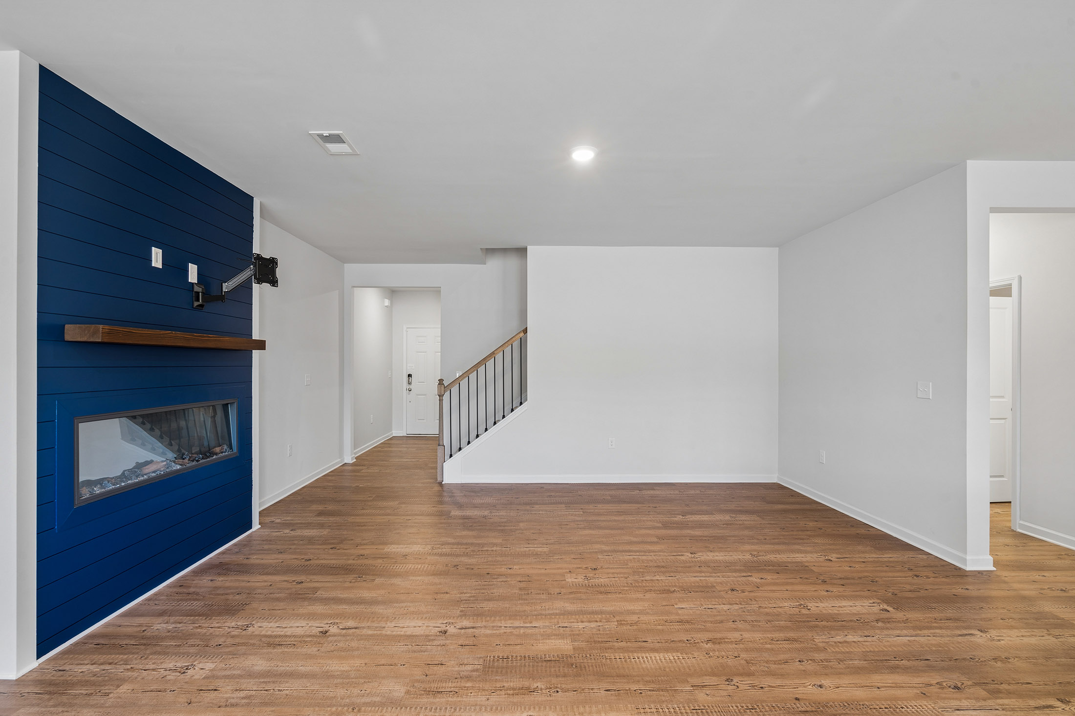  Spacious Living and Upgraded Finishes at Logan Point - 物件實景