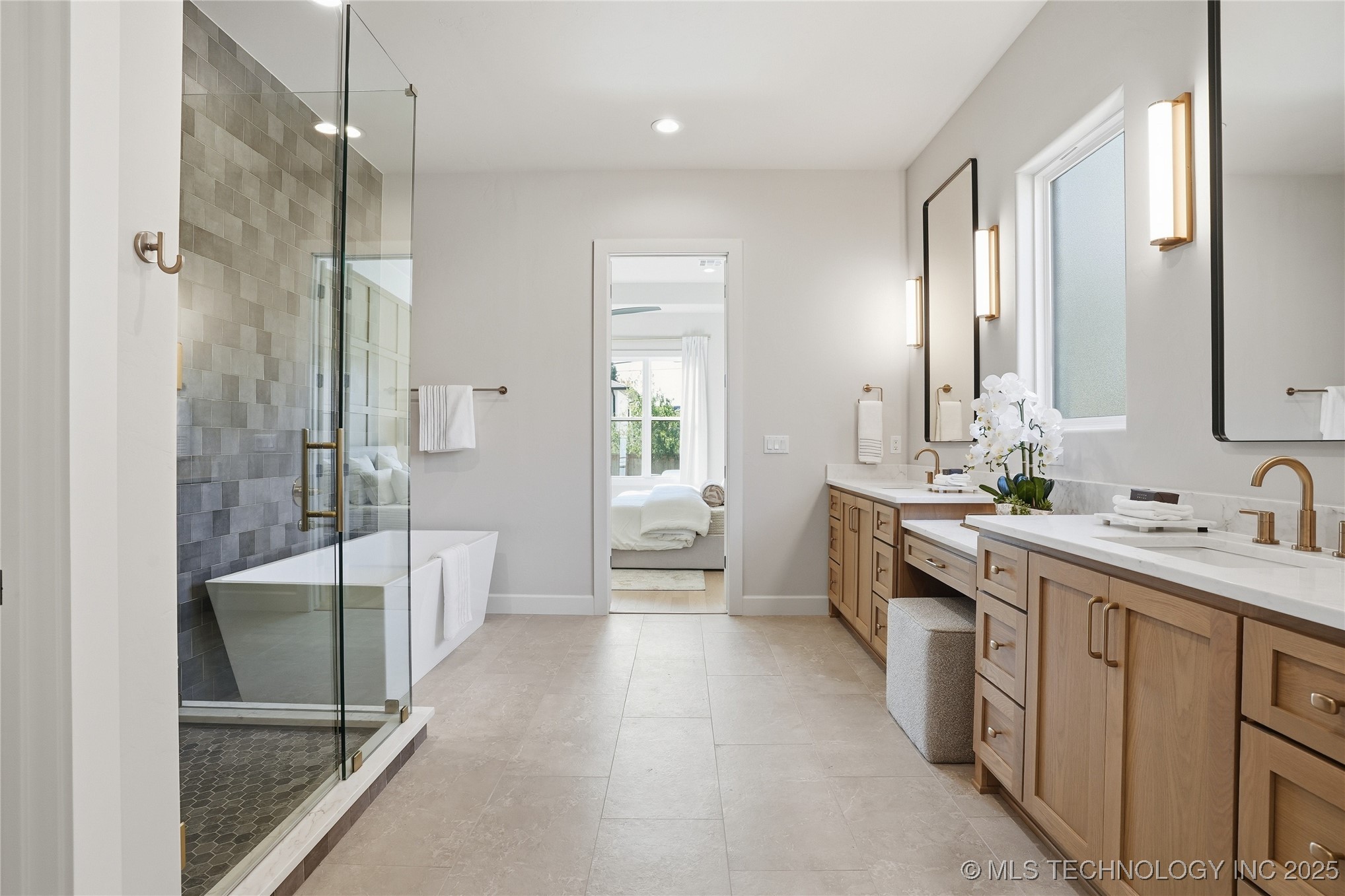 Tulsa, Oklahoma, 74114, United States, 4 Bedrooms Bedrooms, ,5 BathroomsBathrooms,Residential,For Sale,1990982