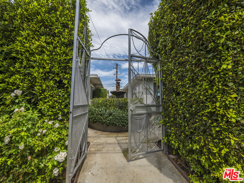 Los Angeles, California, 90066, United States, 4 Bedrooms Bedrooms, ,Residential,For Sale,1705124