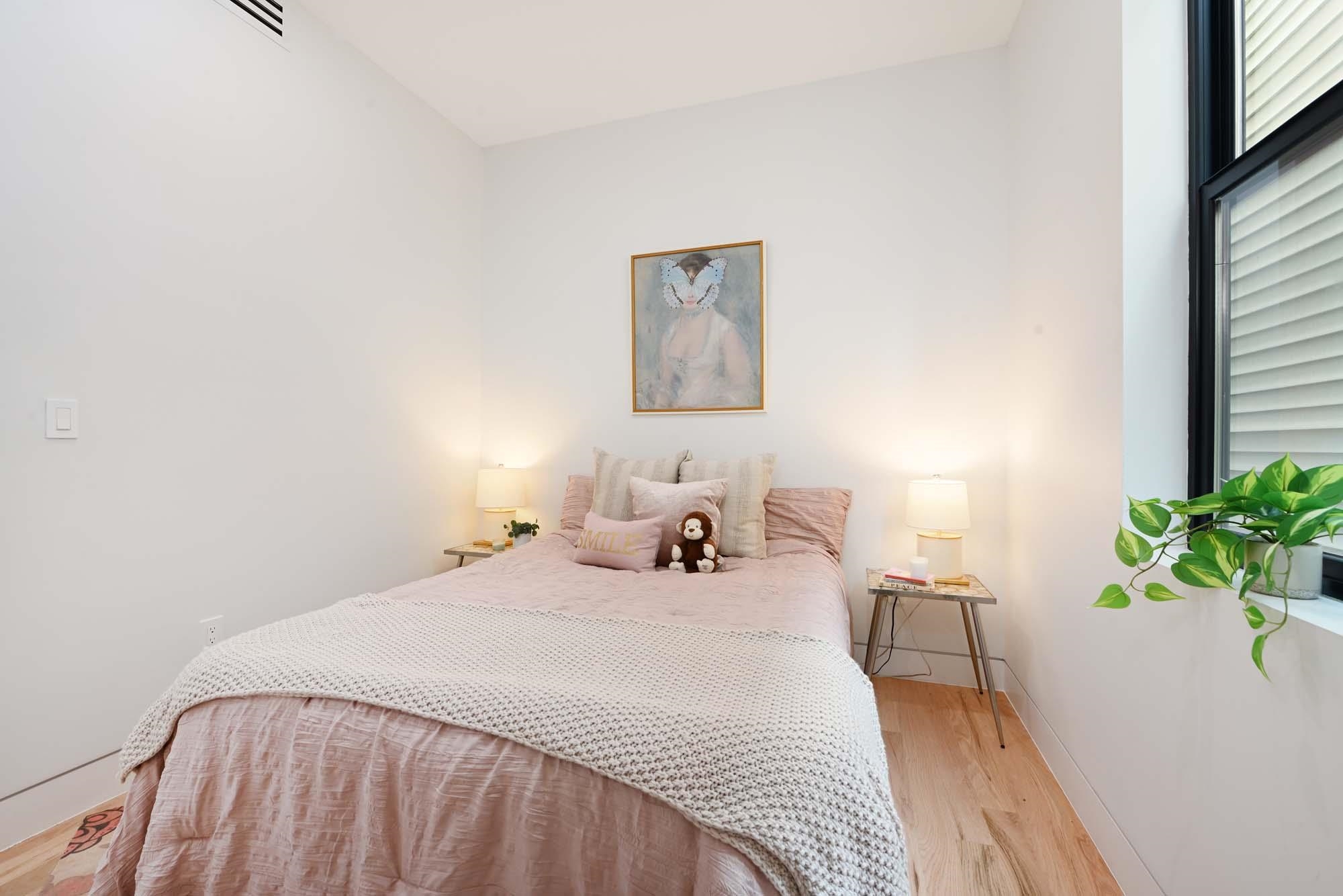 Jersey City, New Jersey, 07305, United States, 3 Bedrooms Bedrooms, ,2 BathroomsBathrooms,Residential,For Sale,1906129